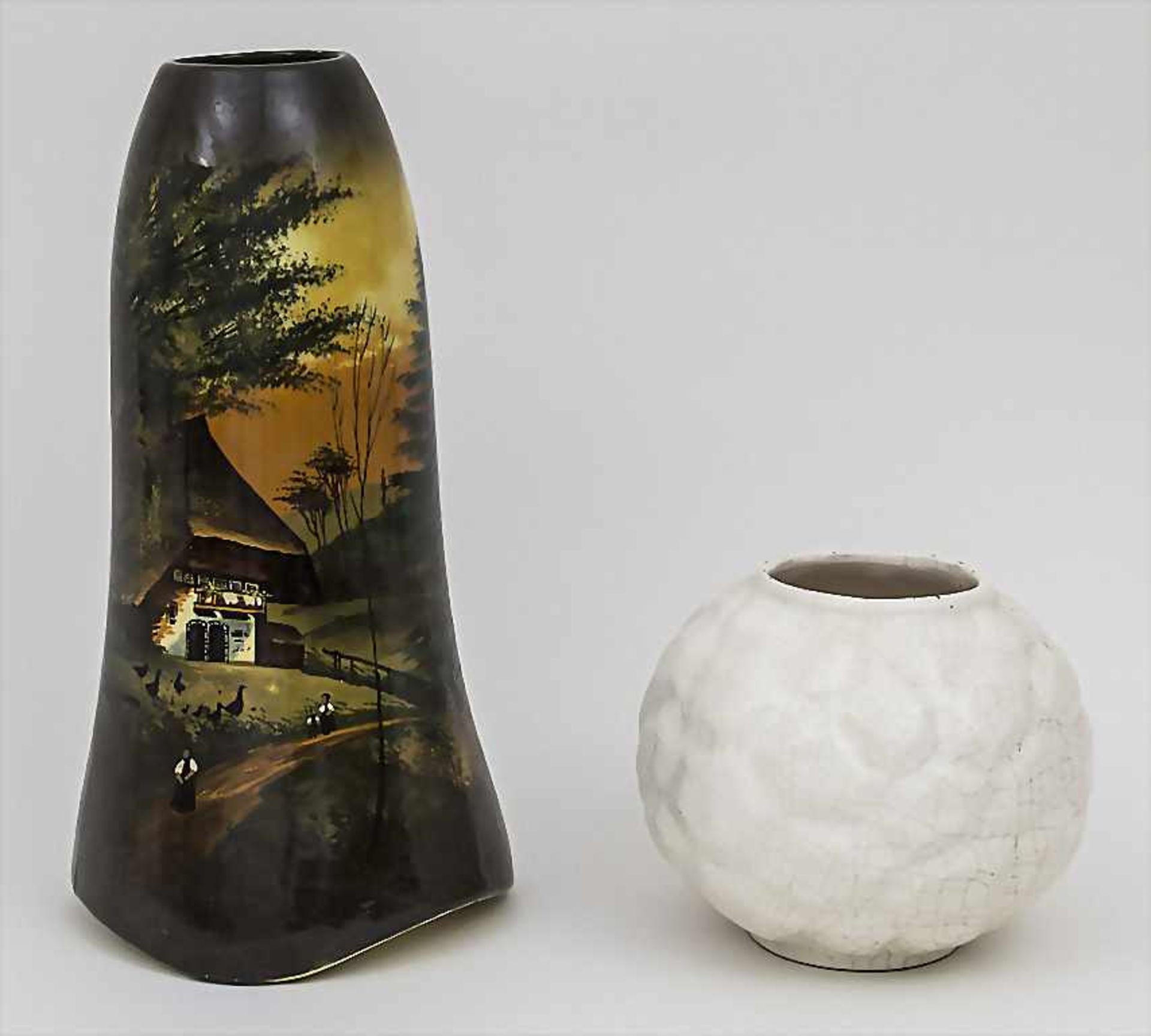 2 Keramikvasen / 2 ceramic vases, um 1900 1 cremeweiße Vase mit Wabendekor und Craqueléglasur, 1