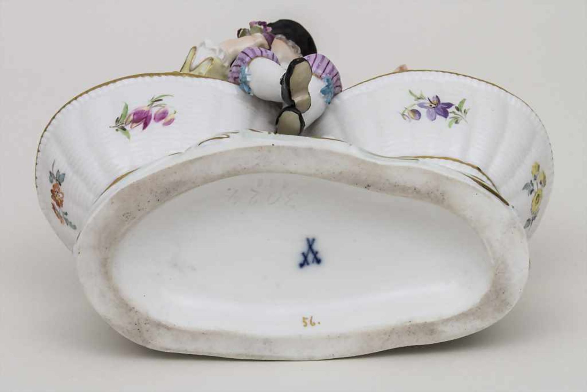 Saliere mit Gärtnerkind 'Knabe mit Blumen' / A pair of salt cellars with a gardener boy', Meissen, - Image 4 of 5