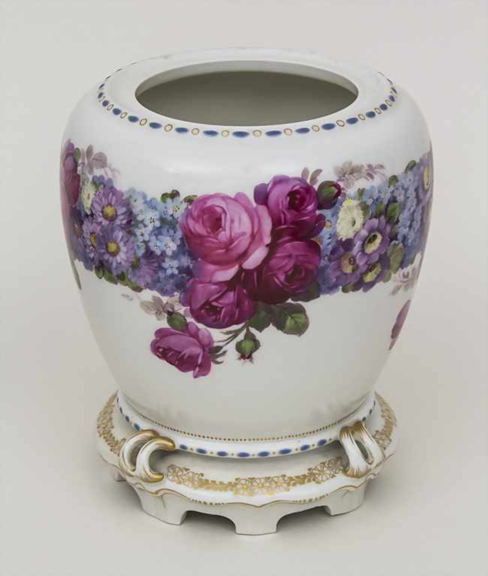 Vase mit Blumenmalerei / A vase with flowers, KPM, Berlin, 20. Jh. Material: Porzellan, polychrom - Bild 2 aus 3