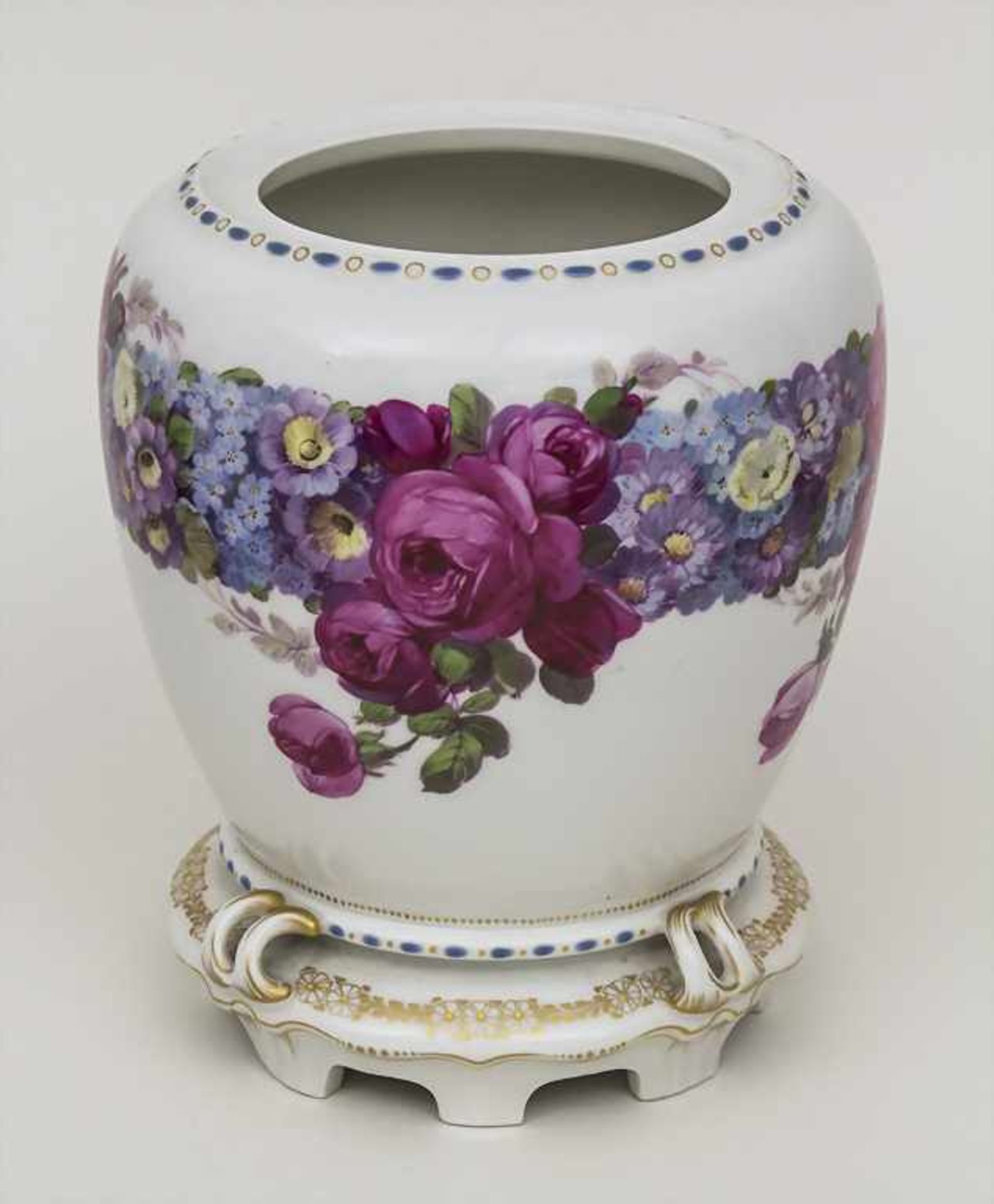 Vase mit Blumenmalerei / A vase with flowers, KPM, Berlin, 20. Jh. Material: Porzellan, polychrom