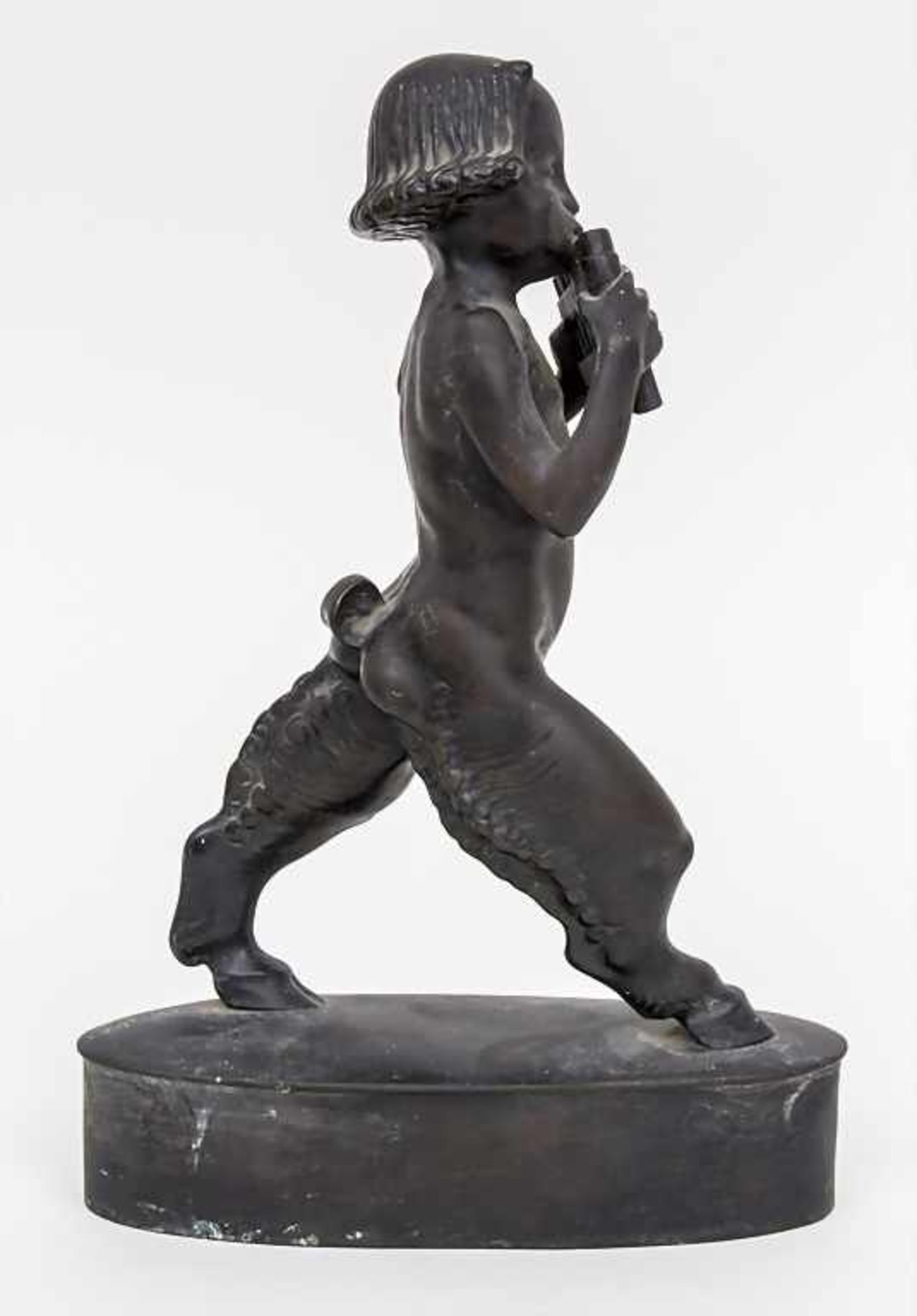 Carl Nacke (1876-?), 'Faun mit Panflöte' / 'A faun with pan flute' Technik: Bronze, patiniert, - Bild 2 aus 3