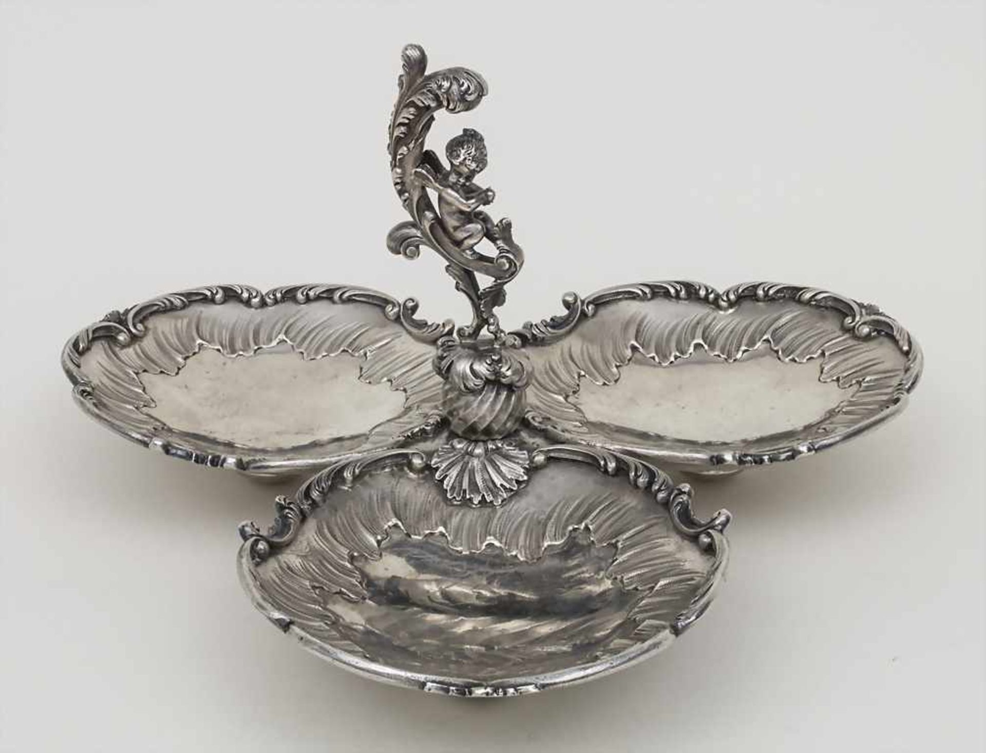 Anbietschale / A tray, Paris, um 1890 Material: Silber 950,Punzierung: Meistermarke ungedeutet,Höhe: