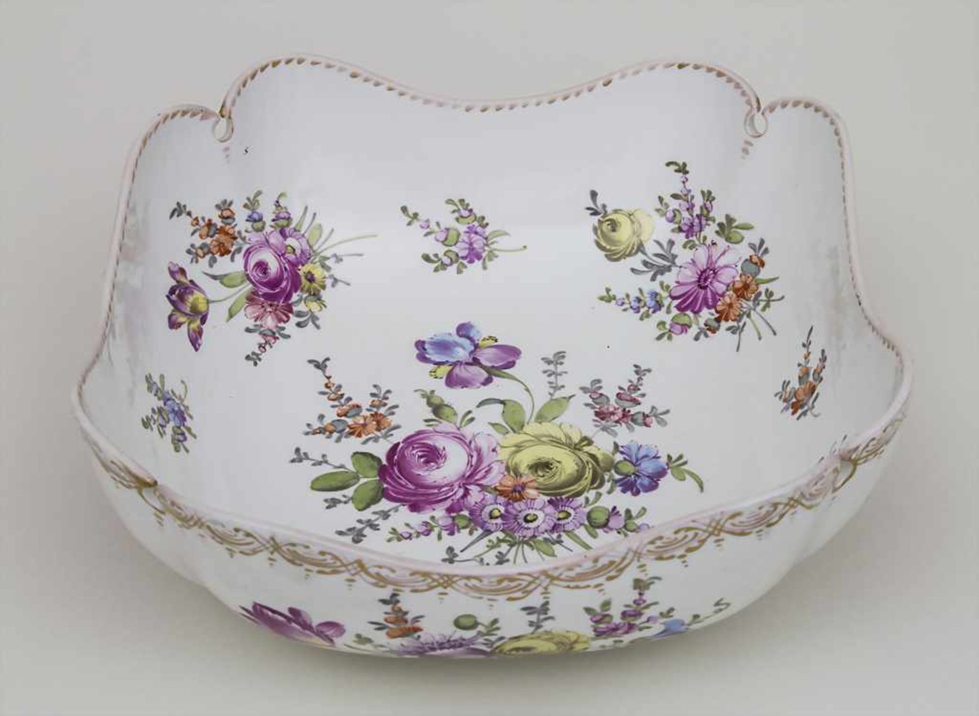 Schale mit Blumenmalerei / A bowl with flowers, Meissen, um 1860 Material: Porzellan, polychrom