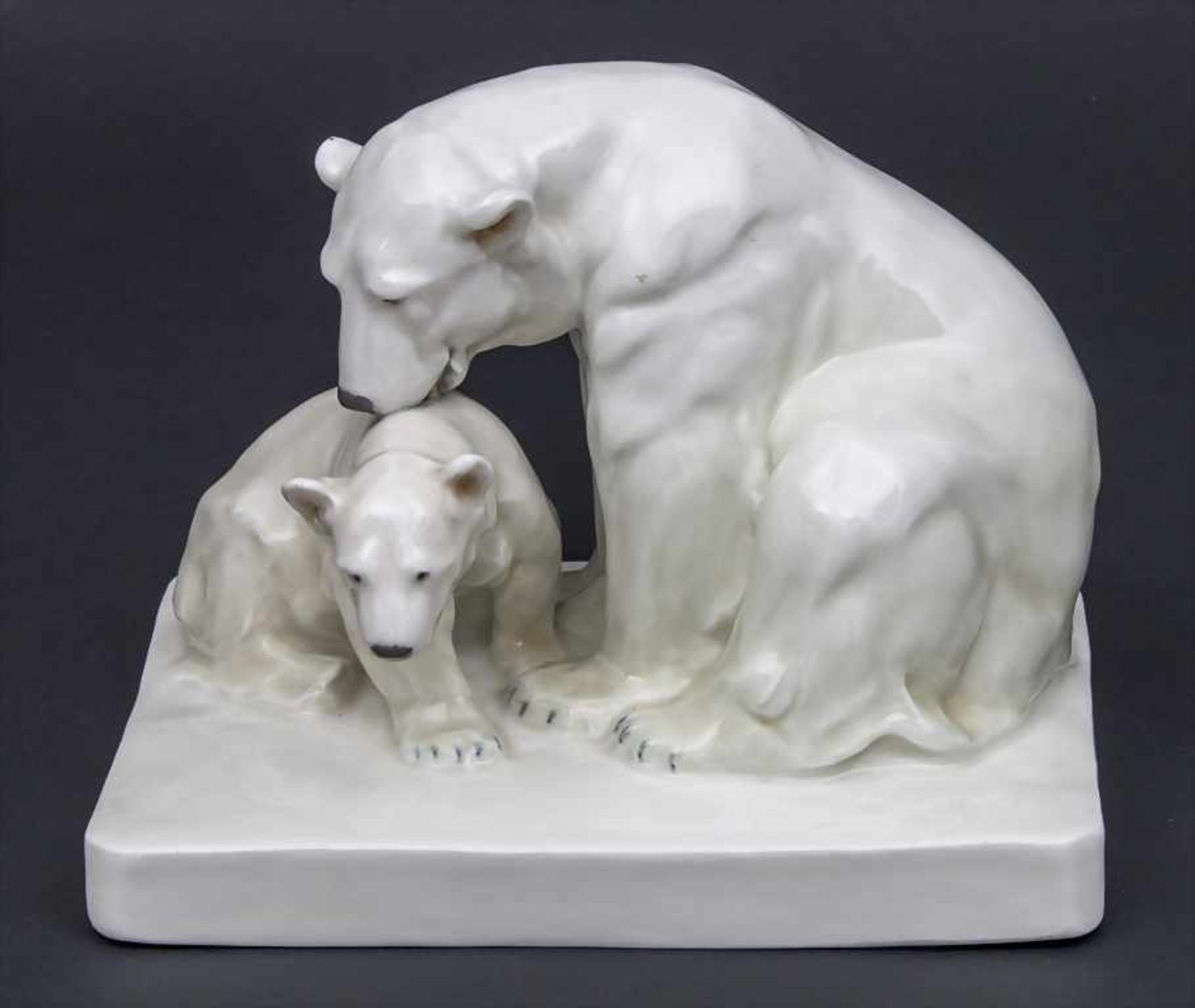 Tierfigurengruppe 'Eisbären' / An animal figure group 'polar bears', Willy Zügel, Meissen, um 1934-