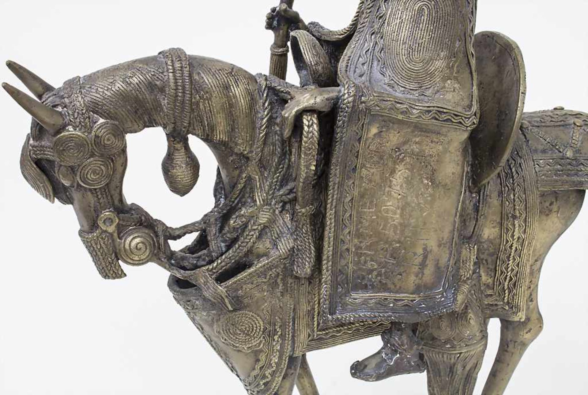 Würdenträger auf Pferd / A Dignitary on the horse, Äthiopien, 20. Jh. Material: Bronze, Höhe: 41 cm, - Bild 3 aus 4