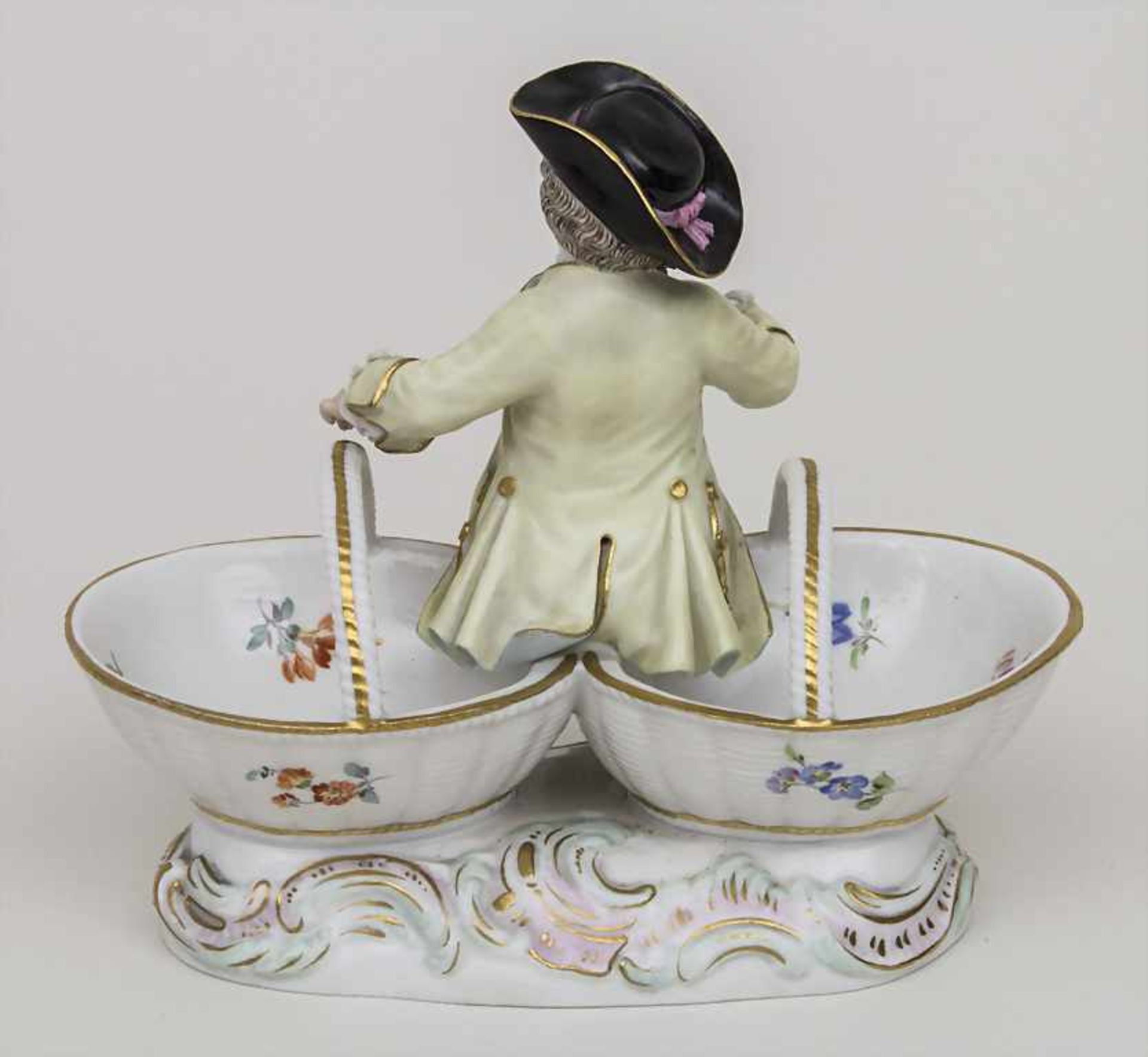 Saliere mit Gärtnerkind 'Knabe mit Blumen' / A pair of salt cellars with a gardener boy', Meissen, - Image 3 of 5