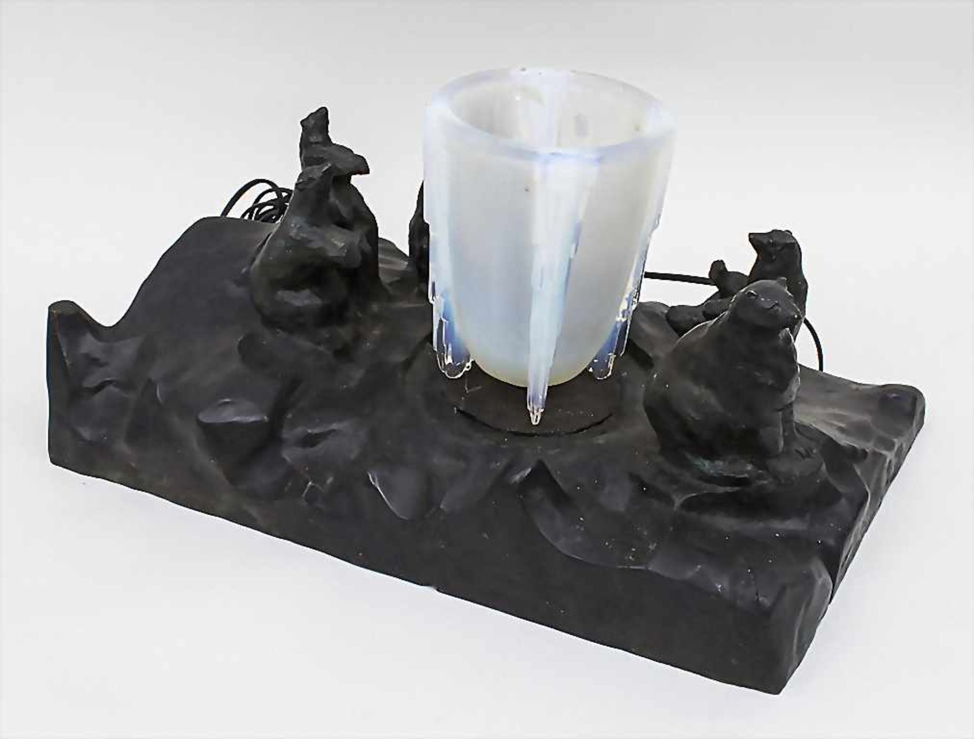 Ch. Reitter (19./20. Jh.), Figurenlampe 'Eisbären' / A figural group 'Ice bears' Technik: Bronze,