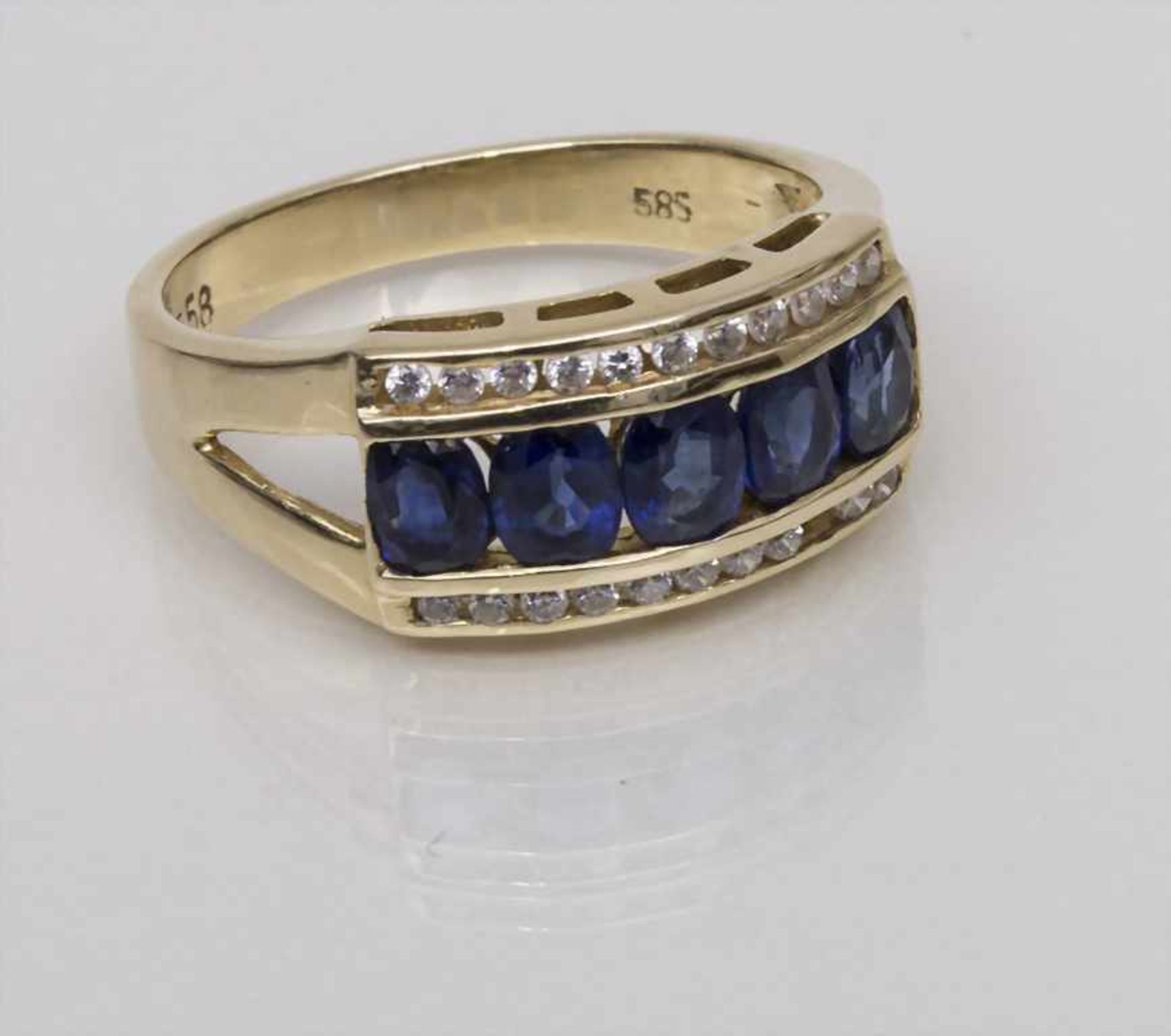 Saphir-Damenring / A sapphire ladies ring Material: Gelbgold 585/000 14 Kt, 5 Saphire, Ringgröße: