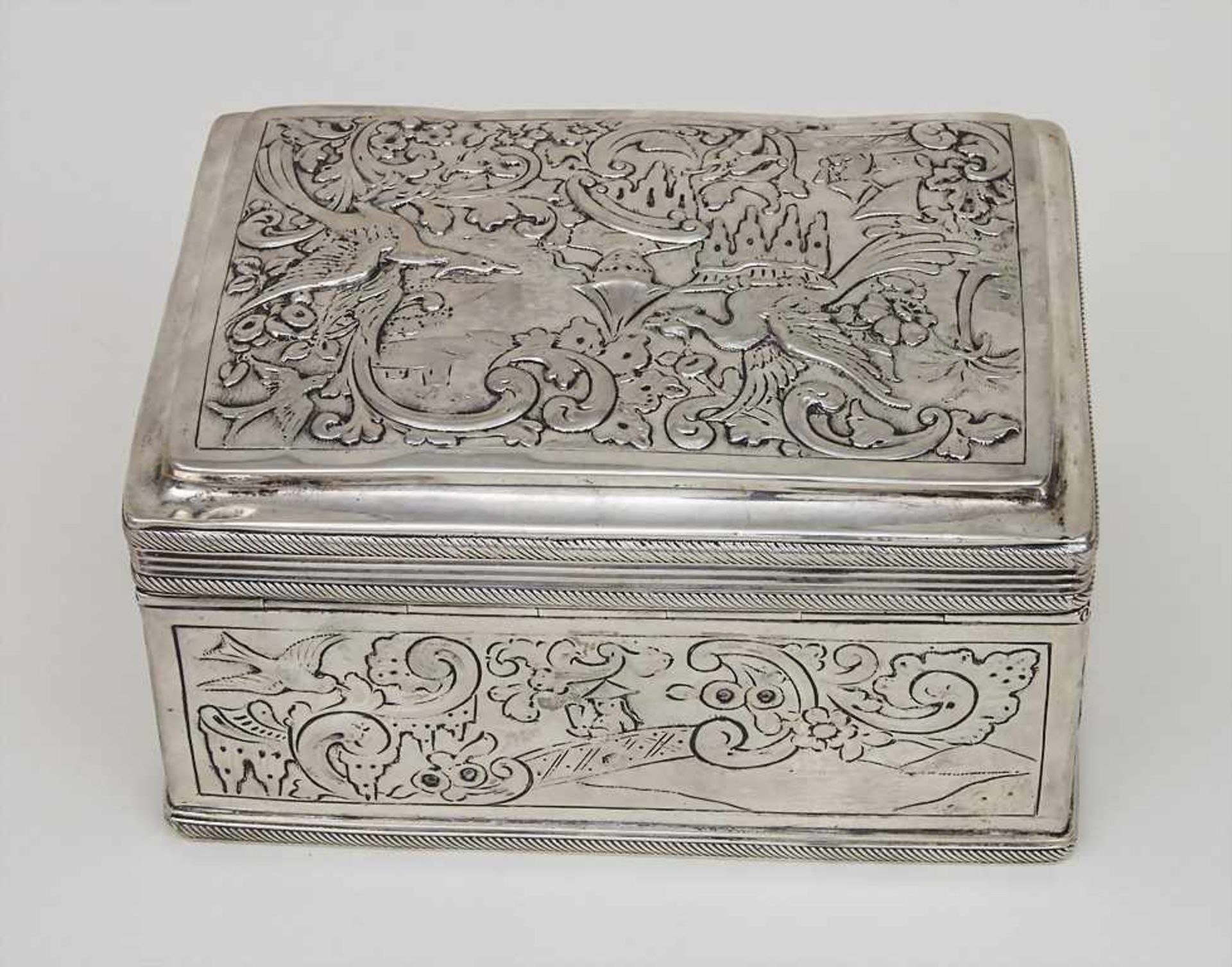 Silber-Deckeldose mit Figurendekor / A silver box and cover with figural decoration, Niederlande, - Bild 3 aus 5