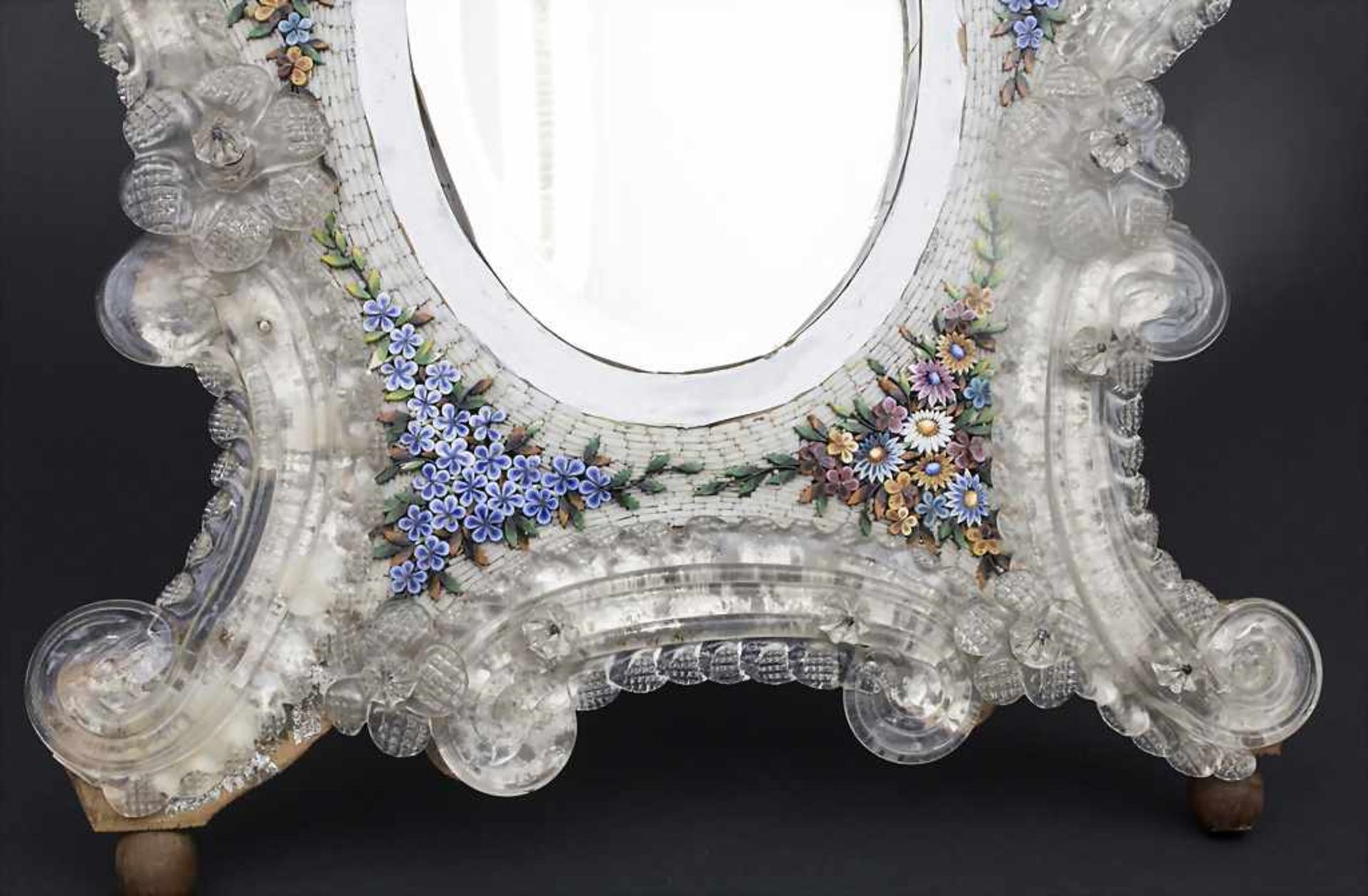 Tischspiegel mit floralem Mikromosaik / A table mirror with floral mosaic, Murano, um 1900 Material: - Bild 4 aus 5