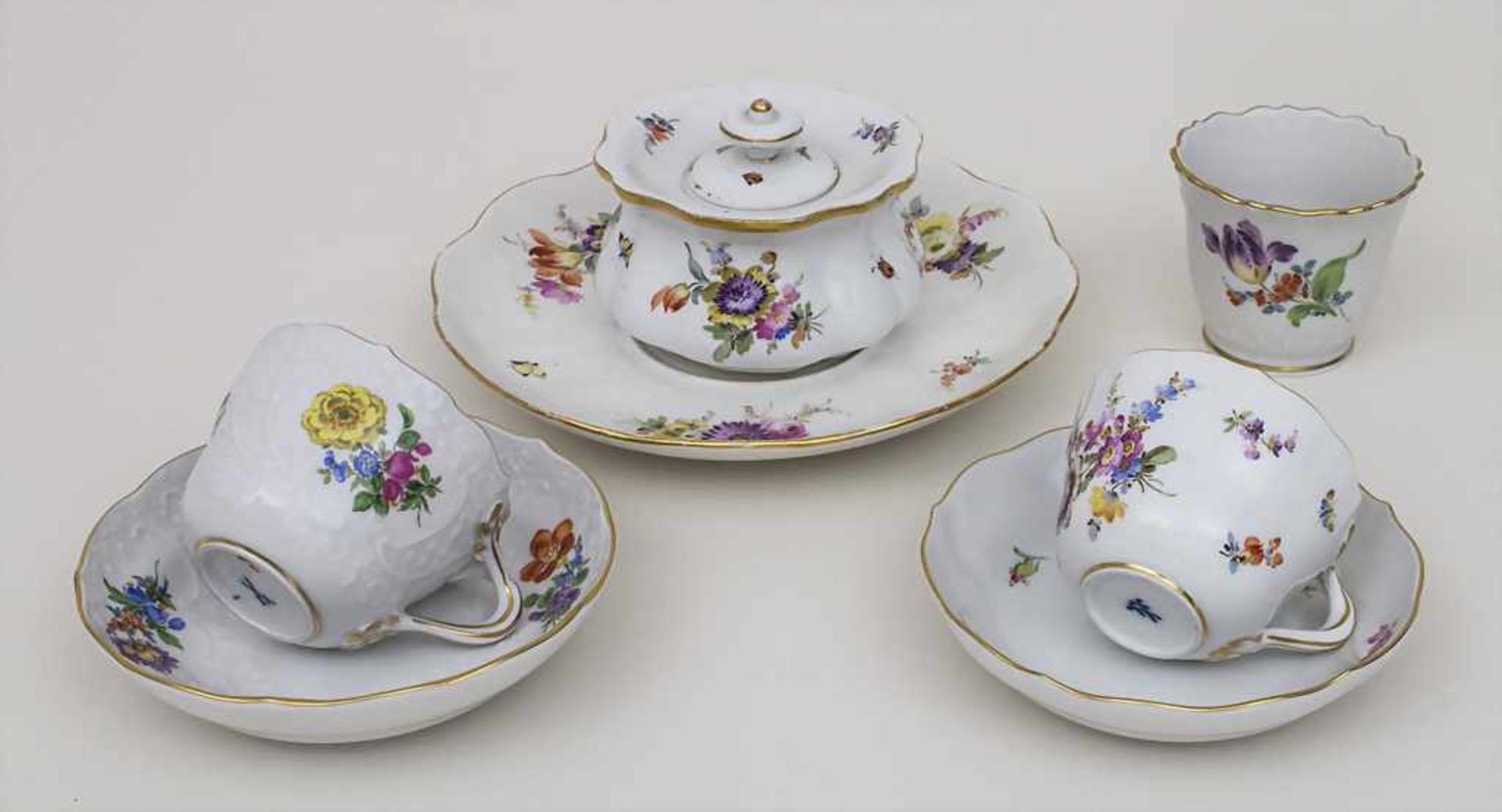 Vierteiliges Konvolut Porzellane mit Blumenmalerei / A 4 piece set of porcelain with flowers,