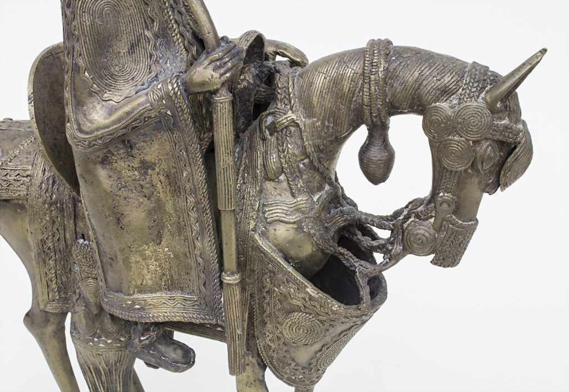Würdenträger auf Pferd / A Dignitary on the horse, Äthiopien, 20. Jh. Material: Bronze, Höhe: 41 cm, - Bild 4 aus 4