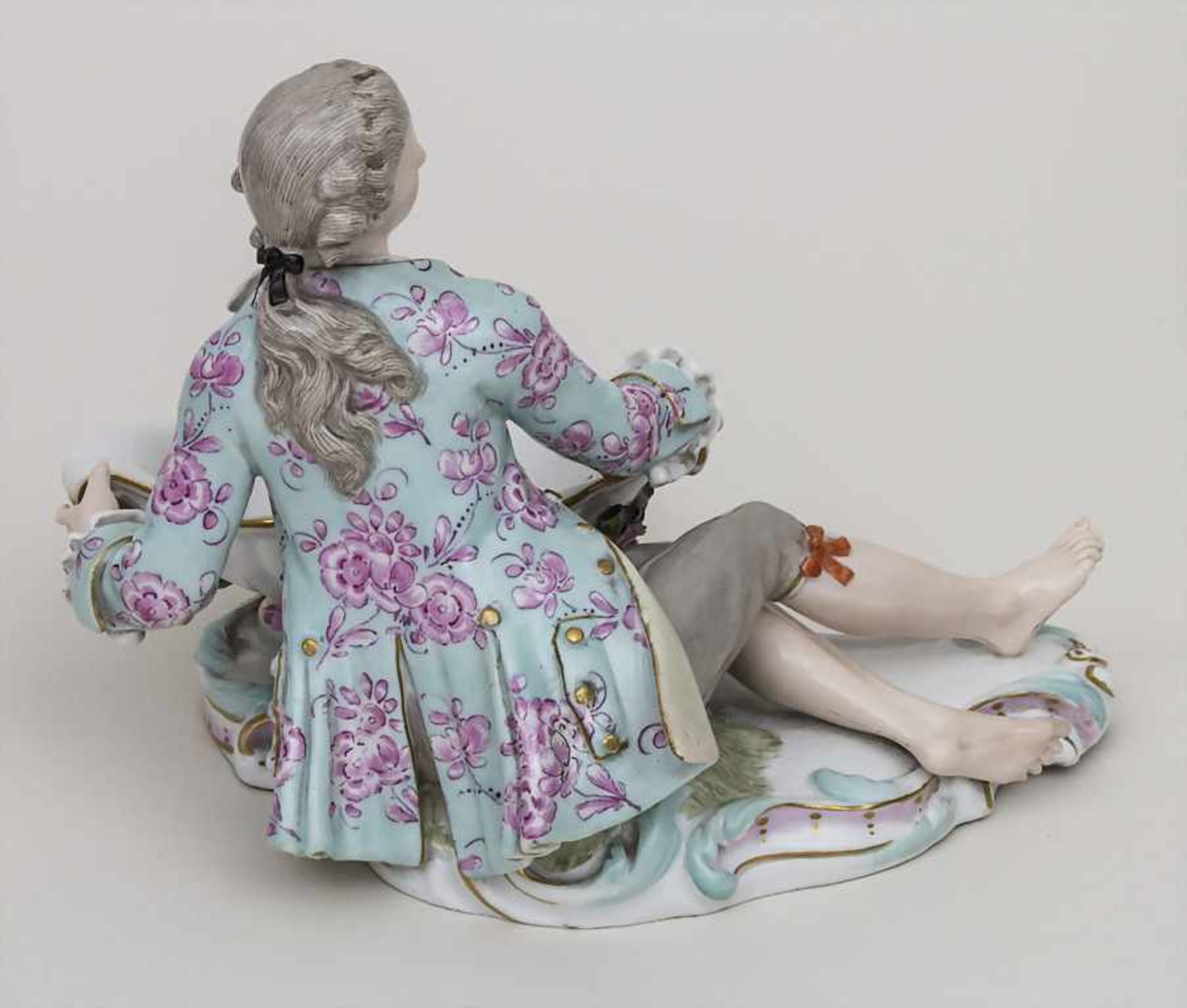 Figurenschale 'Kavalier' / A figural bowl 'cavalier', Meissen, 1860-1924 Material: Porzellan, - Bild 2 aus 4