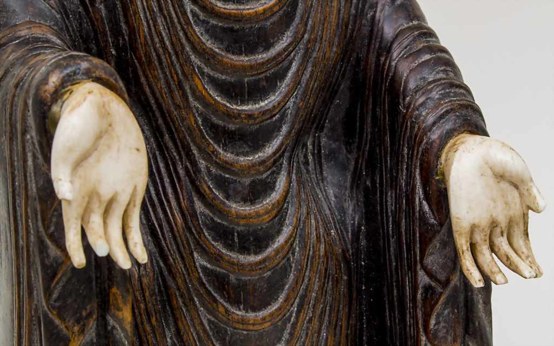 Stehender Buddha / A standing Buddha, Japan, 19. Jh. Material: Holz und Elfenbein,Epoche: wohl Edo- - Bild 4 aus 4