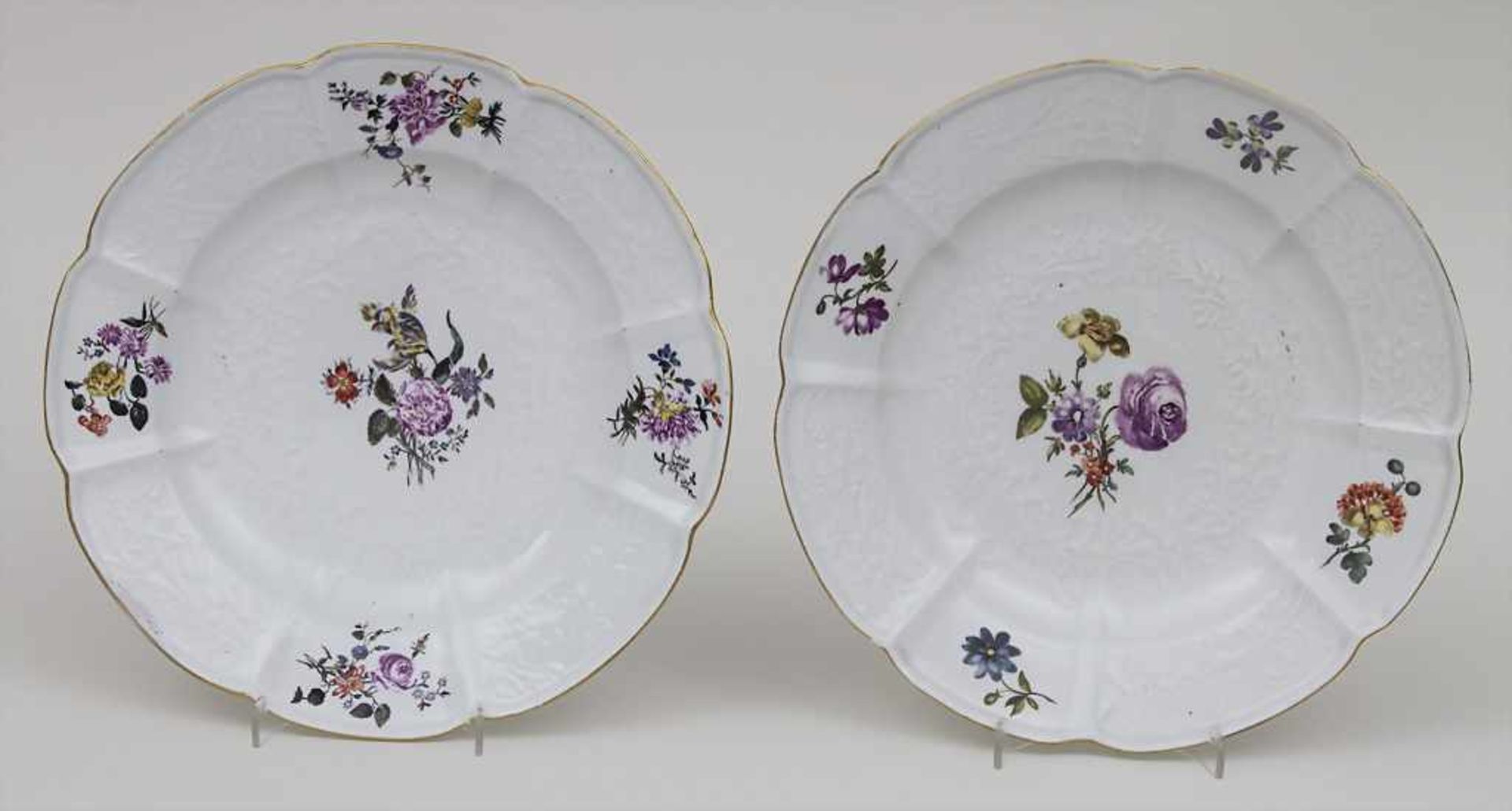 2 Teller mit Blumenmalerei / 2 plates with flowers, Meissen, um 1800 Material: Porzellan,