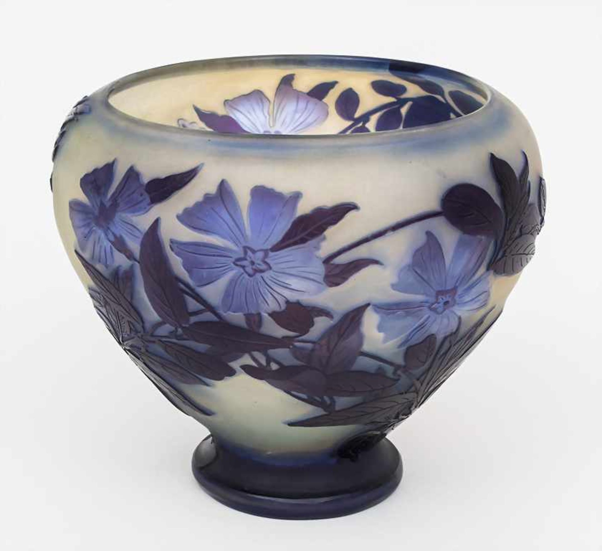 Emile Gallé (1846-1904), Vase mit Blütenzweigen / A vase with flowers, Nancy, um 1900 Material: