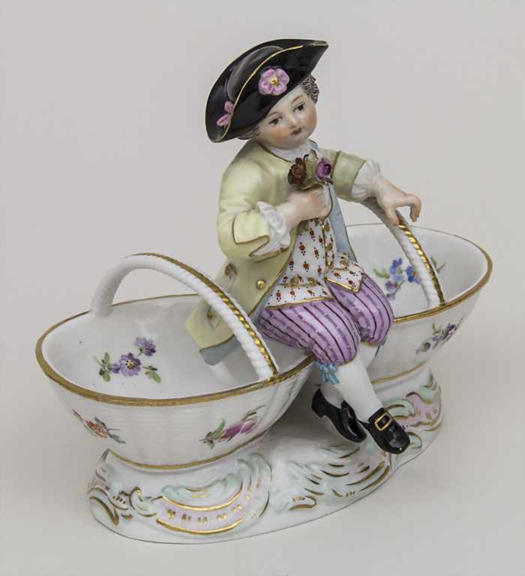 Saliere mit Gärtnerkind 'Knabe mit Blumen' / A pair of salt cellars with a gardener boy', Meissen, - Image 2 of 5