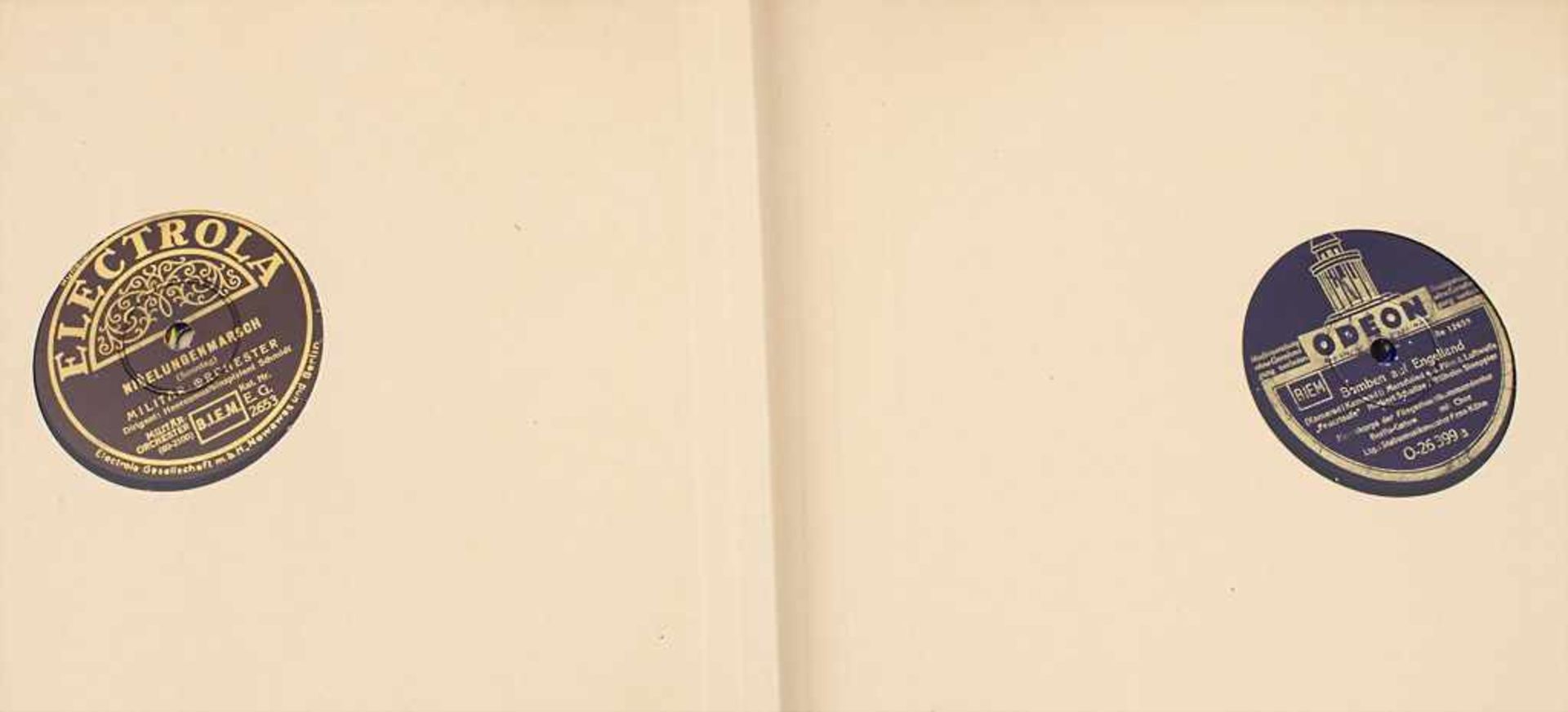 4 Sammelalben Schellackplatten / A collection of schellack records Bestehend aus 45 Platten der - Bild 3 aus 5