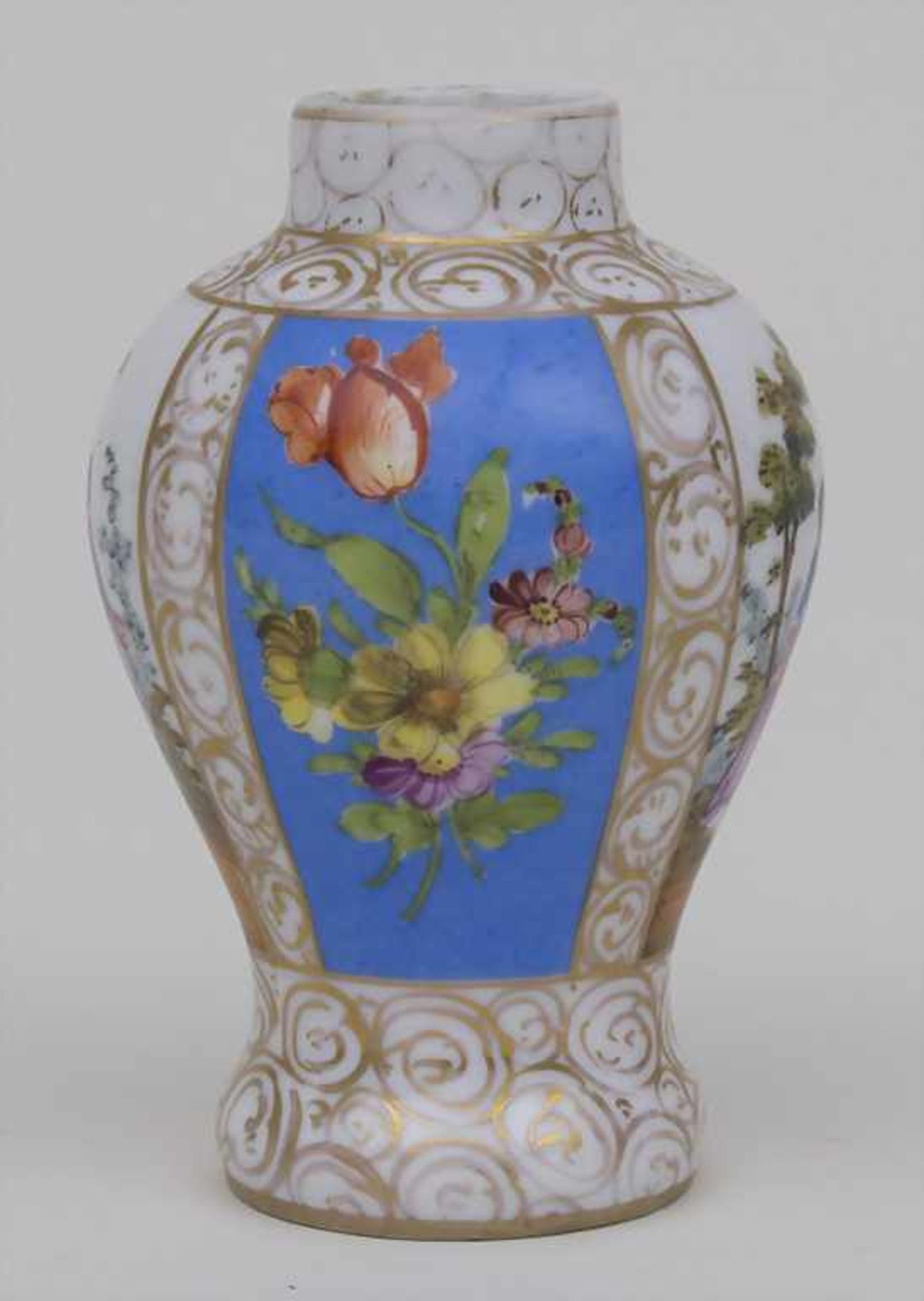 Miniatur-Vase / A miniature vase, Ernst Teichert, Meissen, 1885-1888 Material: Porzellan, weiß, - Bild 2 aus 4