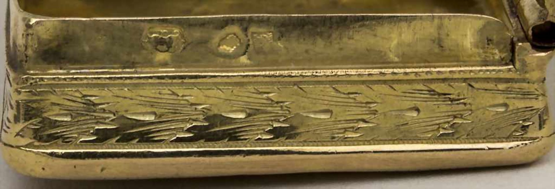 Tabatière / A snuff box, Paris, 1819-1839 Material: 18 Kt 750,Punzierung: Hahn Marke, Beschaumarke, - Bild 3 aus 3
