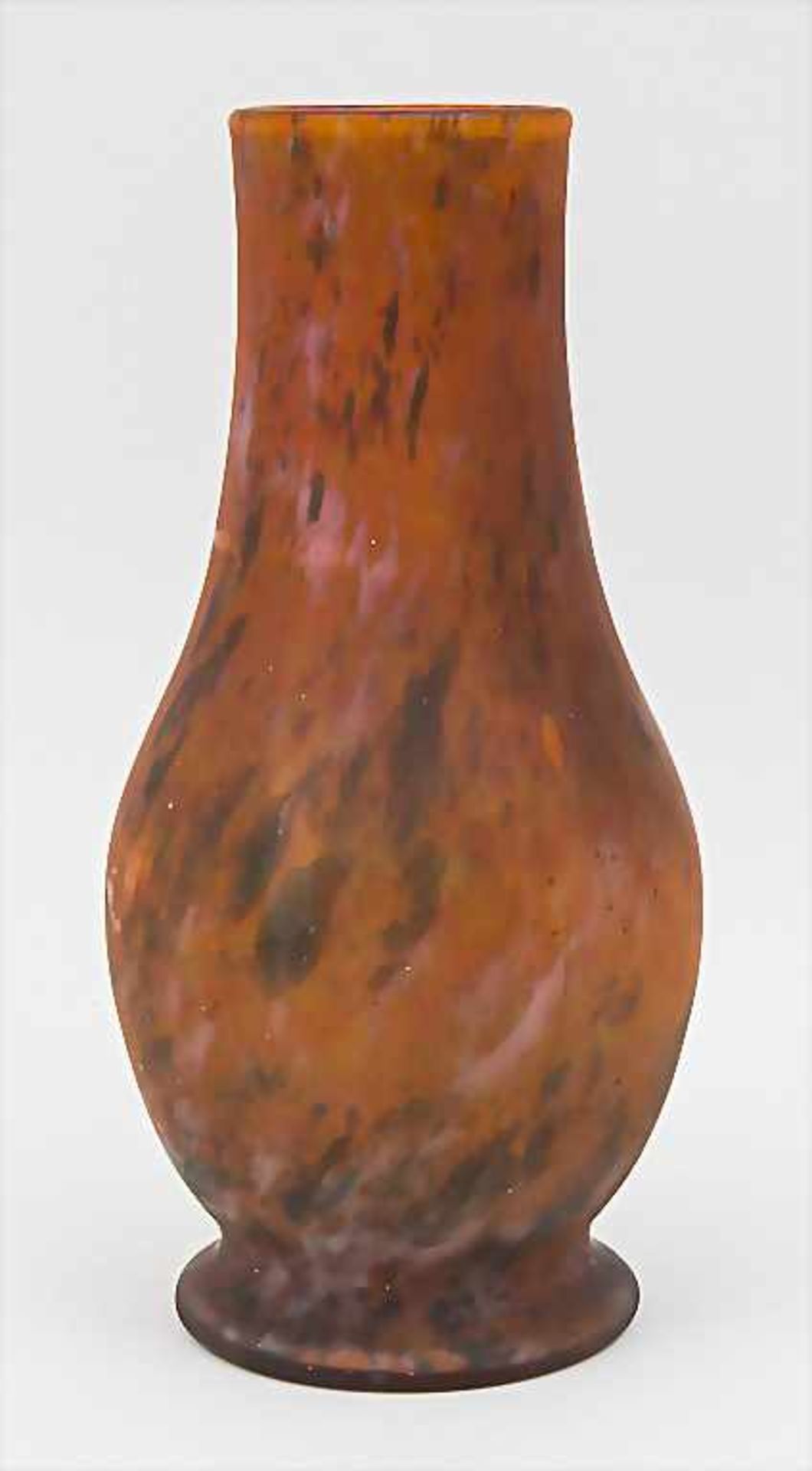 Vase mit Pulvereinschmelzungen / A vase with colour inclusions, Frankreich, um 1920 Material: