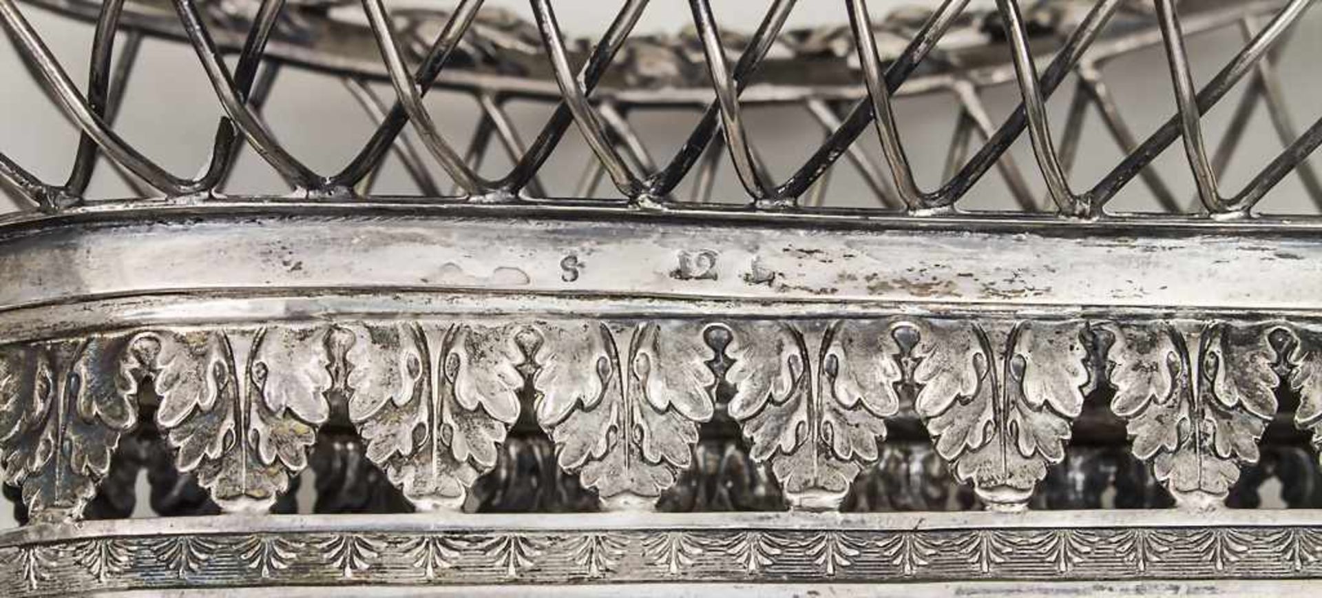 Biedermeier Korb / A basket, um 1830 Material: Silber, Punzierung: 12 lot, Länge: 28 cm,Gewicht: 293 - Bild 2 aus 3