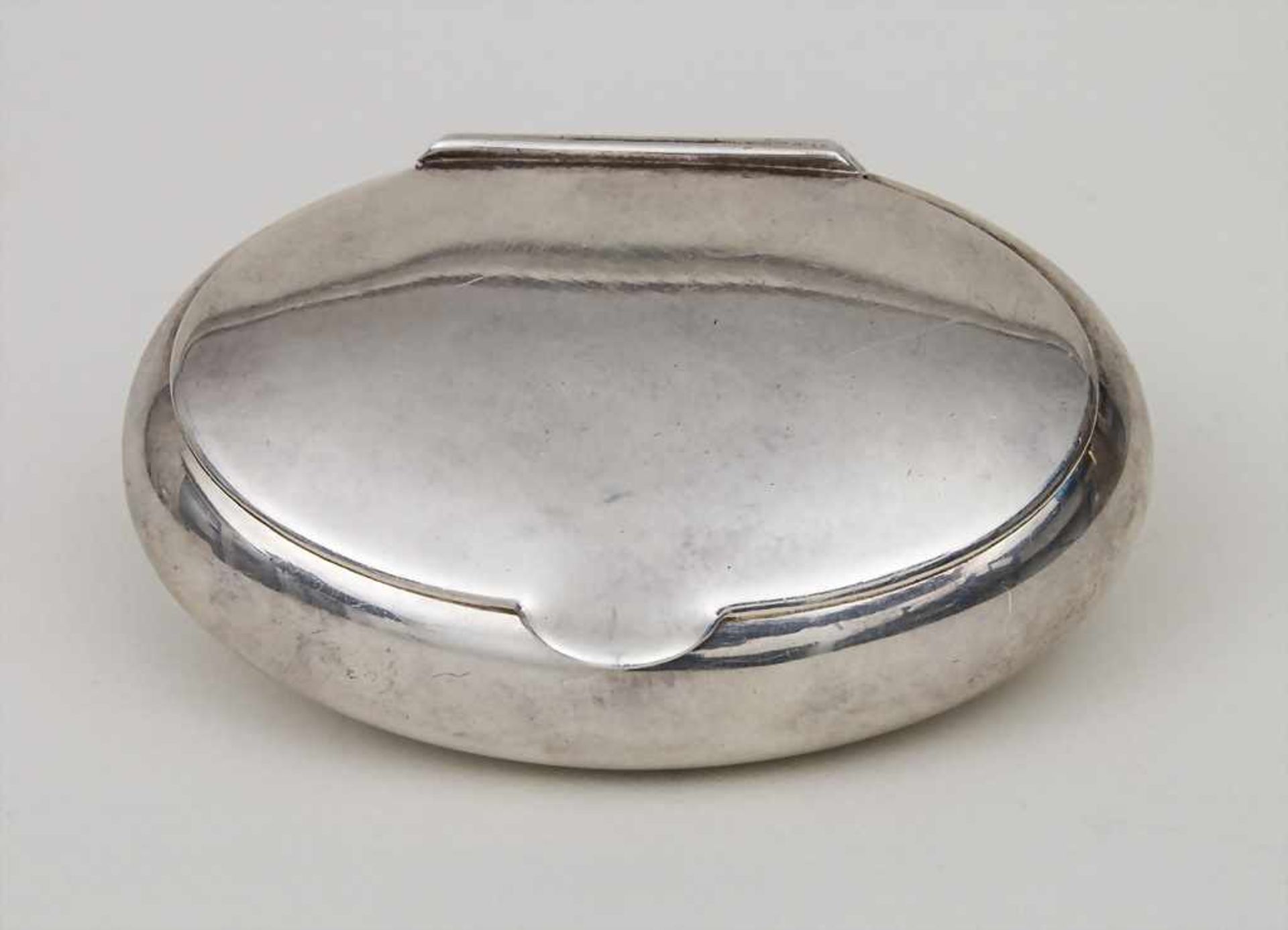 Ovale Tabatière / An oval silver box, Italien, Mitte 20. Jh. Material: Silber, Punzierung: 925,