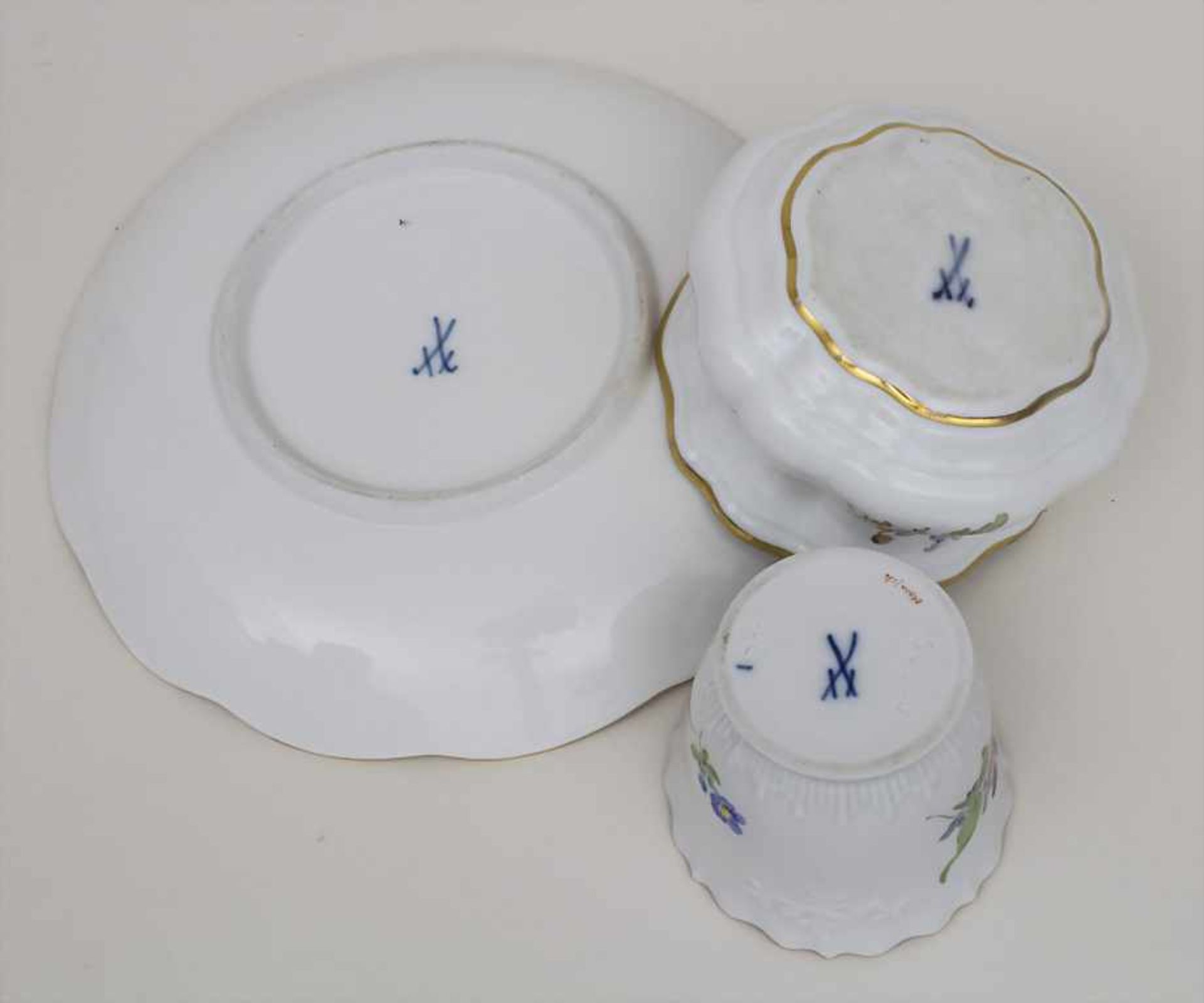 Vierteiliges Konvolut Porzellane mit Blumenmalerei / A 4 piece set of porcelain with flowers, - Image 3 of 3