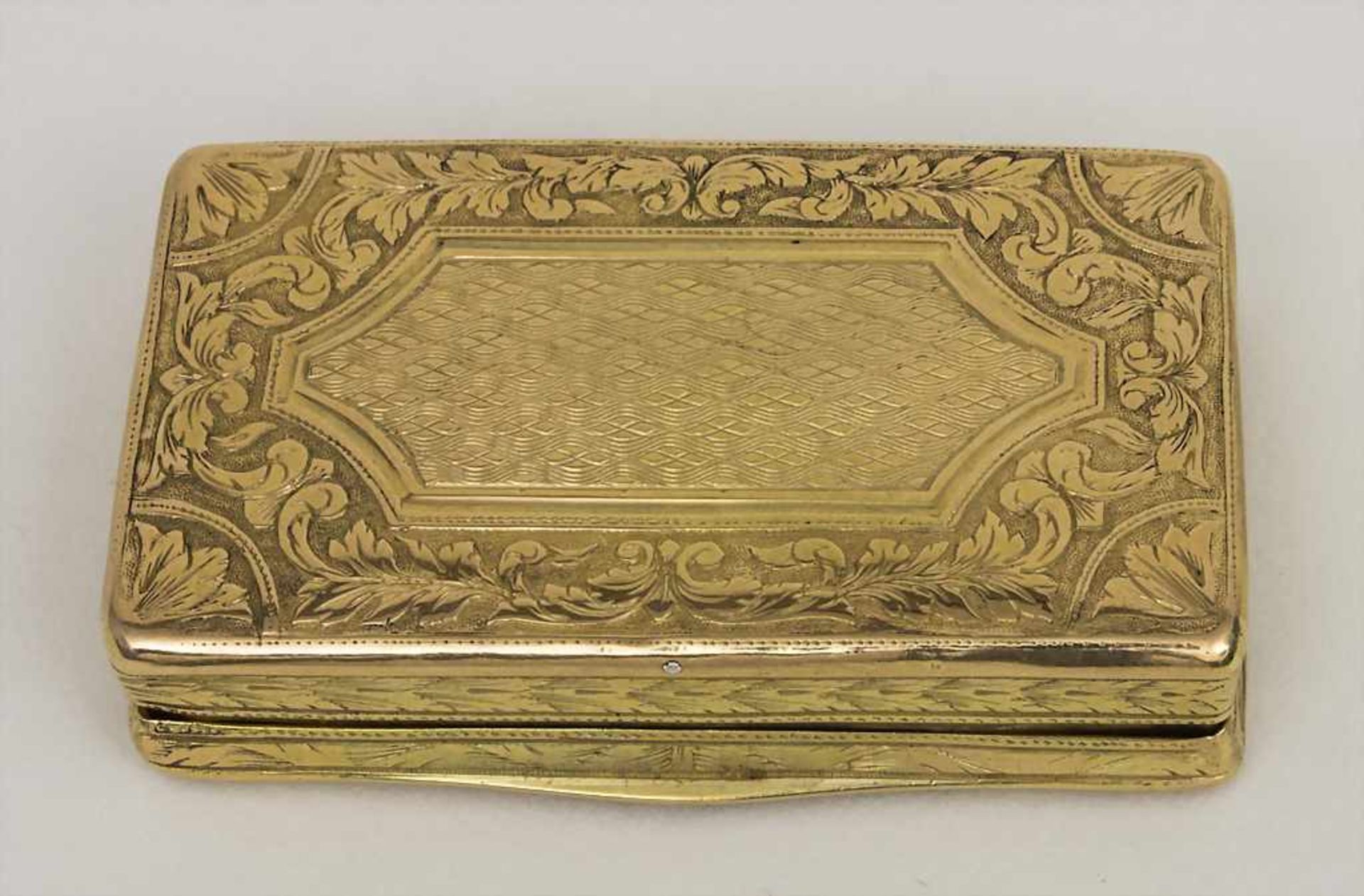 Tabatière / A snuff box, Paris, 1819-1839 Material: 18 Kt 750,Punzierung: Hahn Marke, Beschaumarke, - Bild 2 aus 3