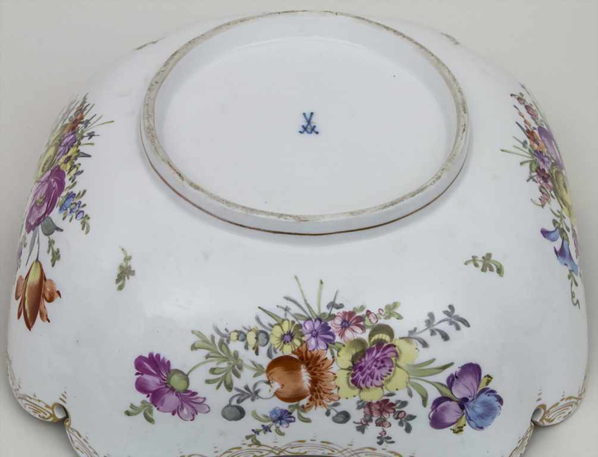 Schale mit Blumenmalerei / A bowl with flowers, Meissen, um 1860 Material: Porzellan, polychrom - Image 3 of 3