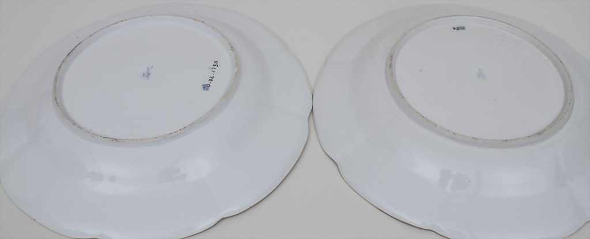 2 Teller mit Blumenmalerei / 2 plates with flowers, Meissen, um 1800 Material: Porzellan, - Bild 2 aus 2
