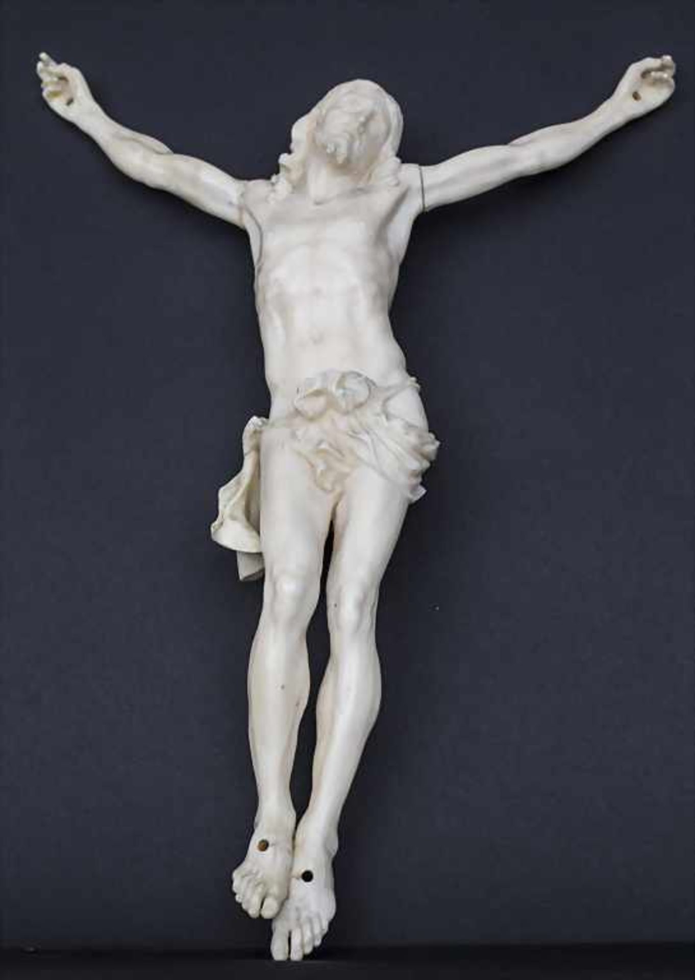 Elfenbein Kruzifix / A crucifix, Dieppe, um 1820 Material: Elfenbein-Korpus,Maße: 24 x 17 cm,