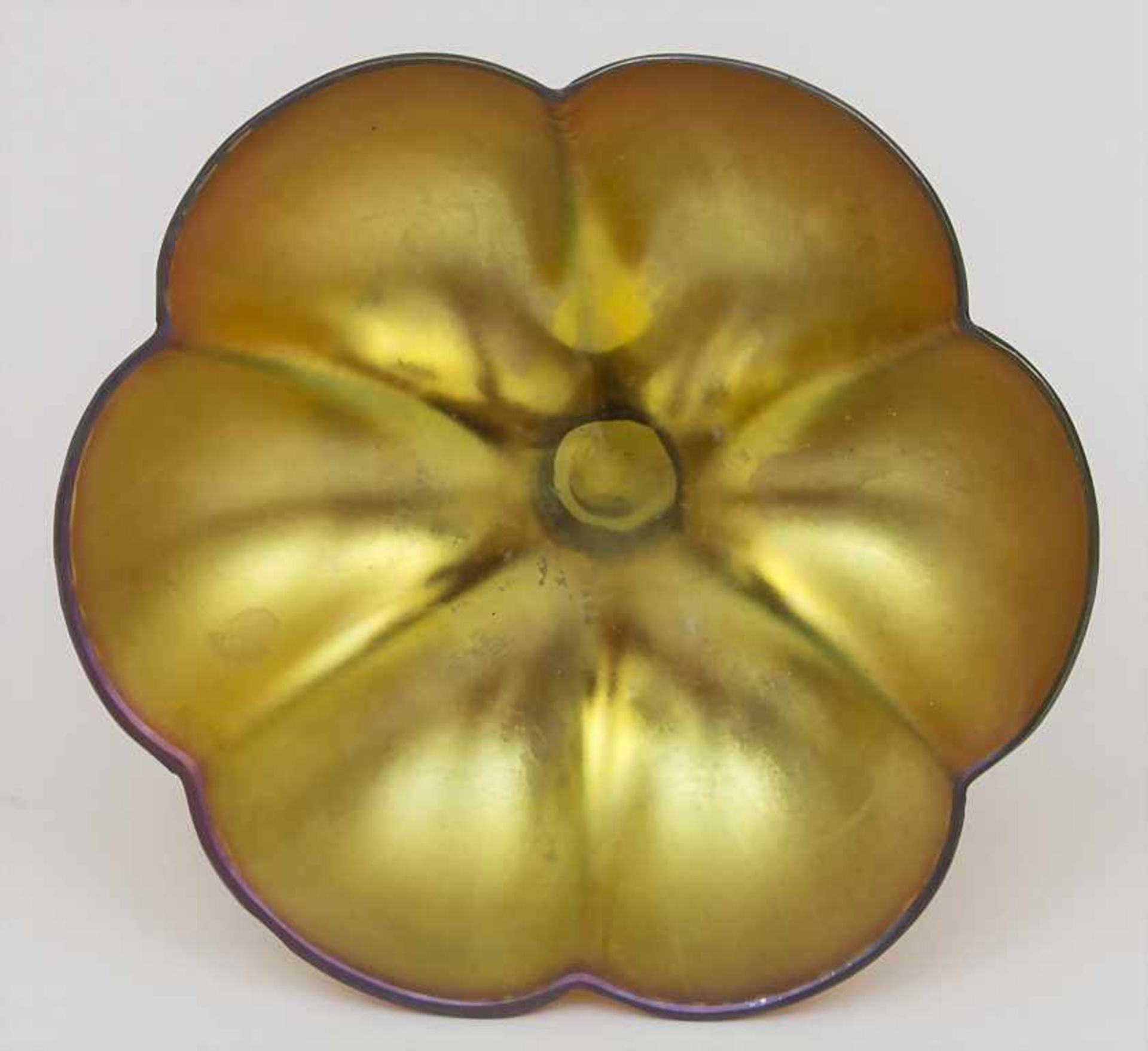 Fußschale / A footed bowl, WMF Myra, Geislingen, um 1936 Material: Glas, gelb-grün irisierend und - Bild 2 aus 3