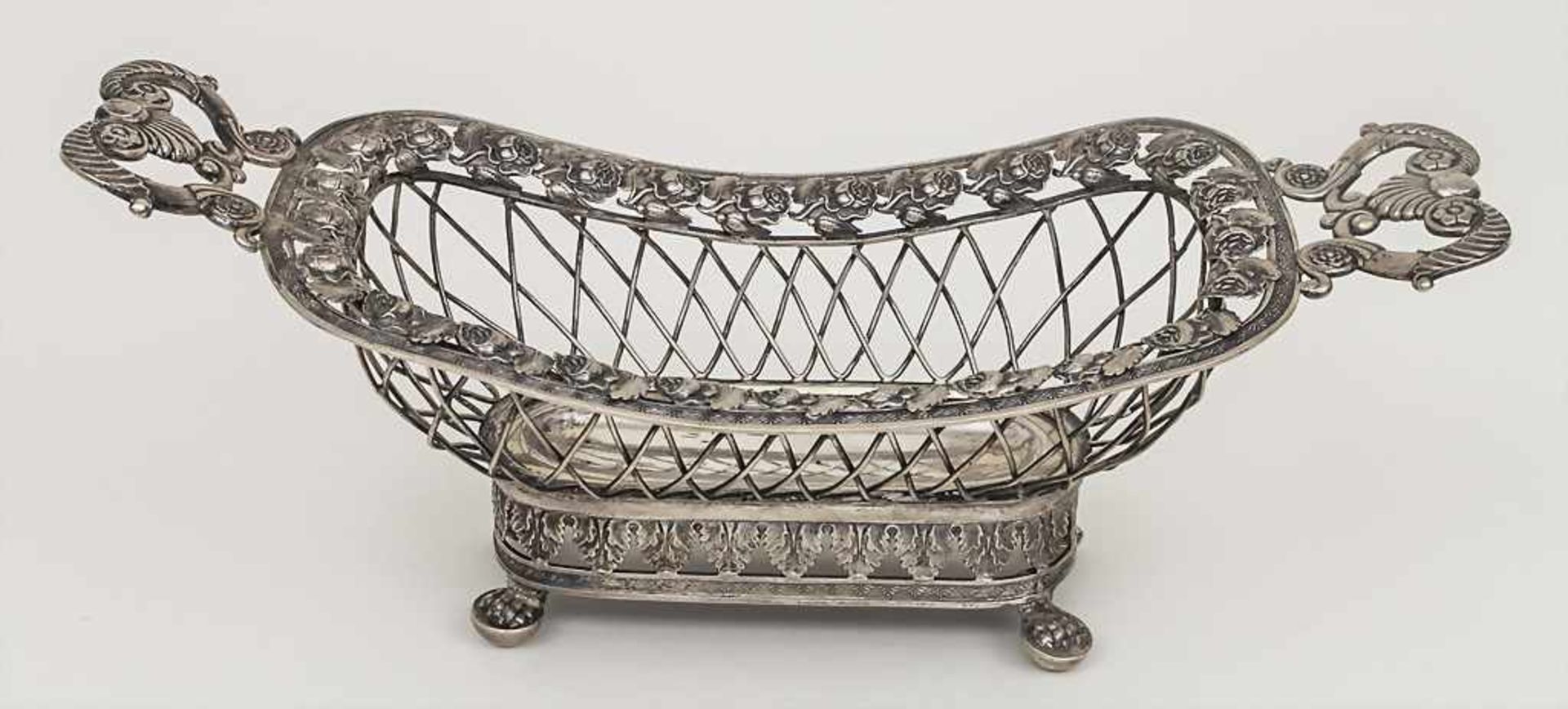 Biedermeier Korb / A basket, um 1830 Material: Silber, Punzierung: 12 lot, Länge: 28 cm,Gewicht: 293