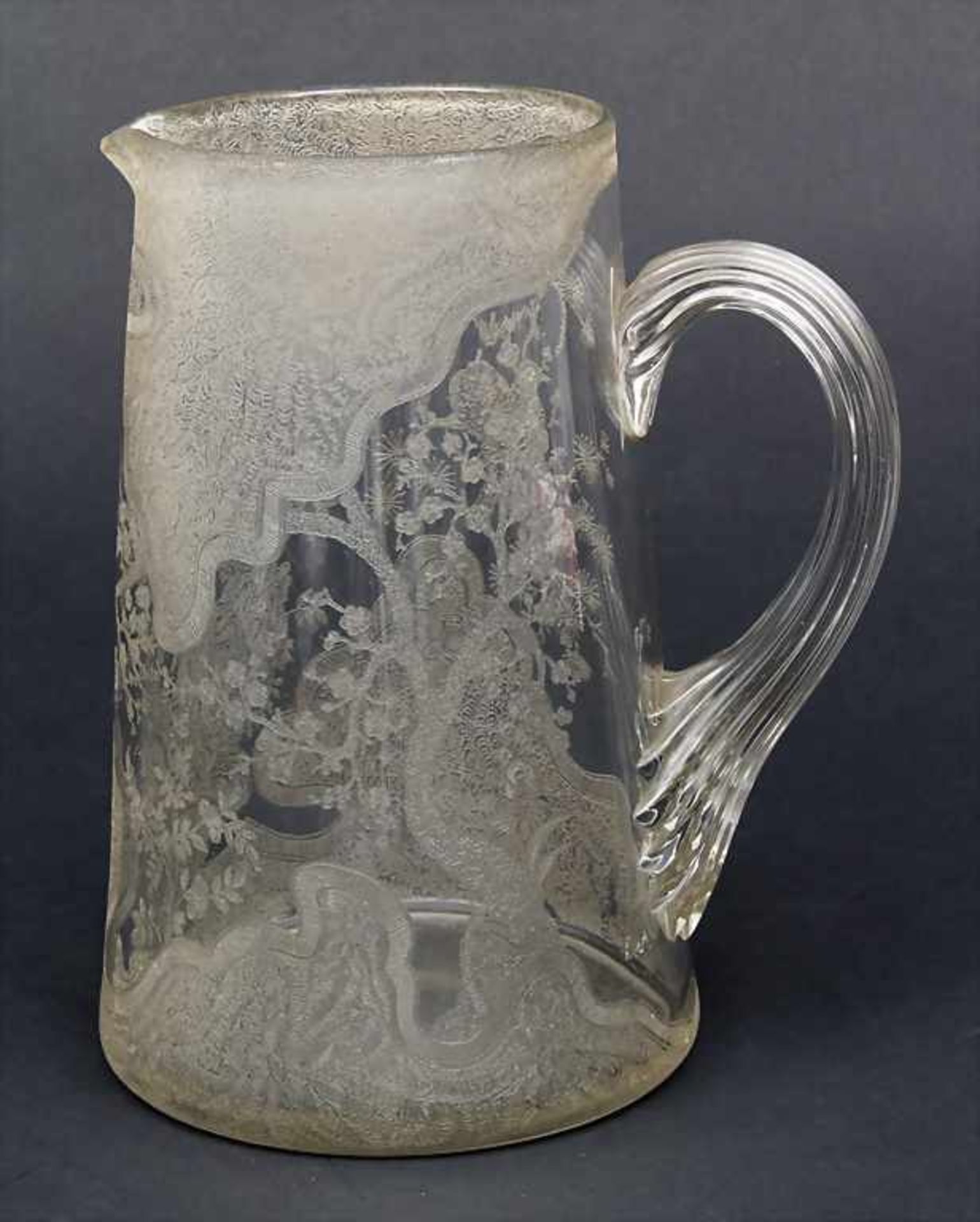 Schenkkrug / A jug, Frankreich, um 1910 Material: Klarglas, Schablonenätzung,Dekor: Fasan in