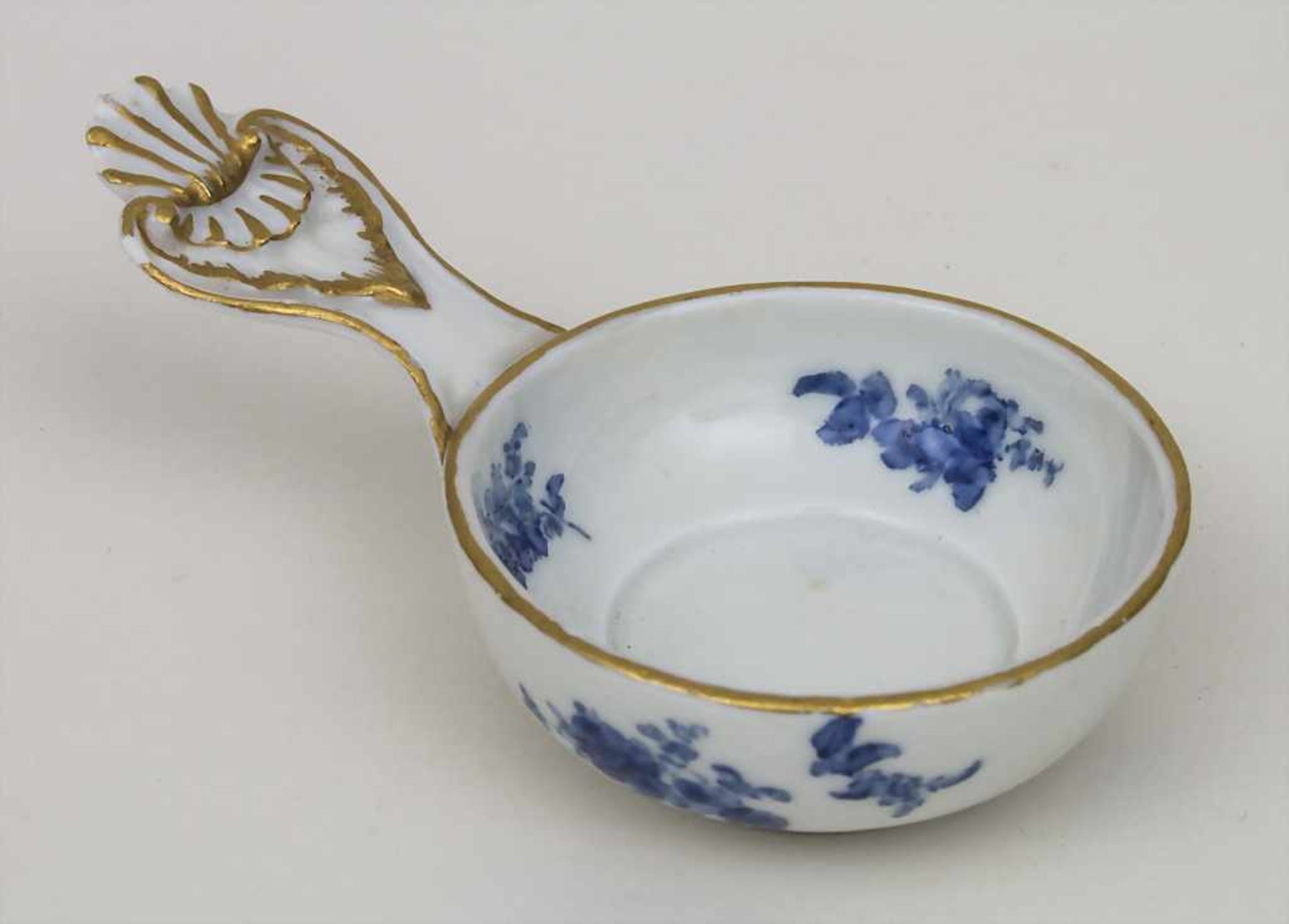 Kleines Henkelgefäß / A small dish with handle, Meissen, Anfang 19. Jh. Material: Porzellan,