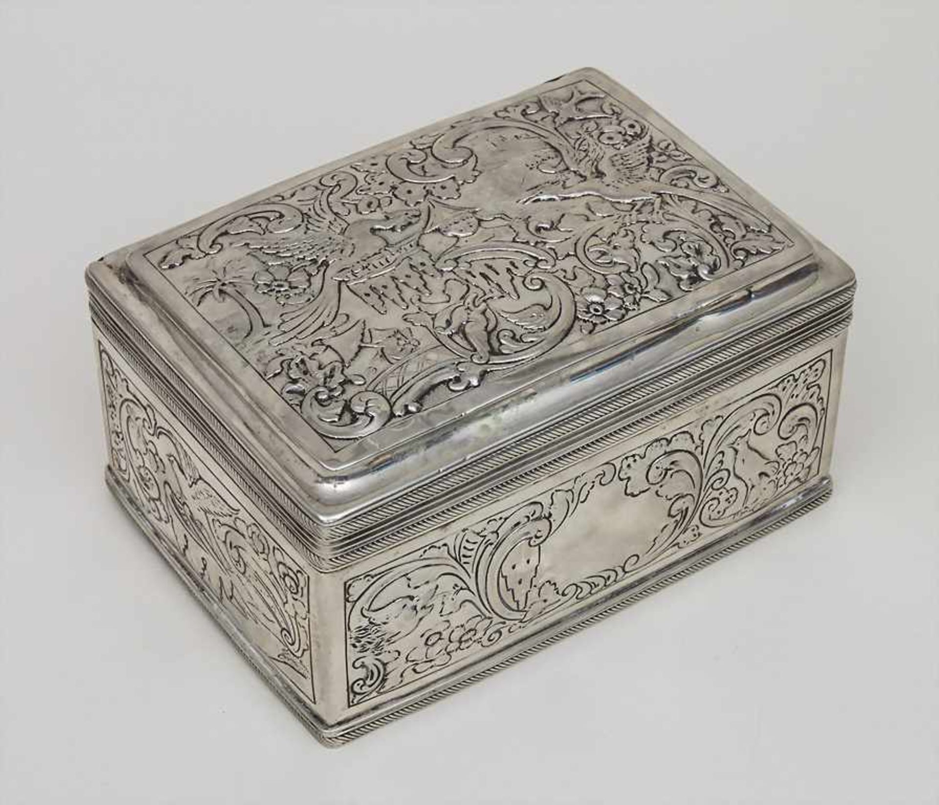 Silber-Deckeldose mit Figurendekor / A silver box and cover with figural decoration, Niederlande, - Bild 2 aus 5