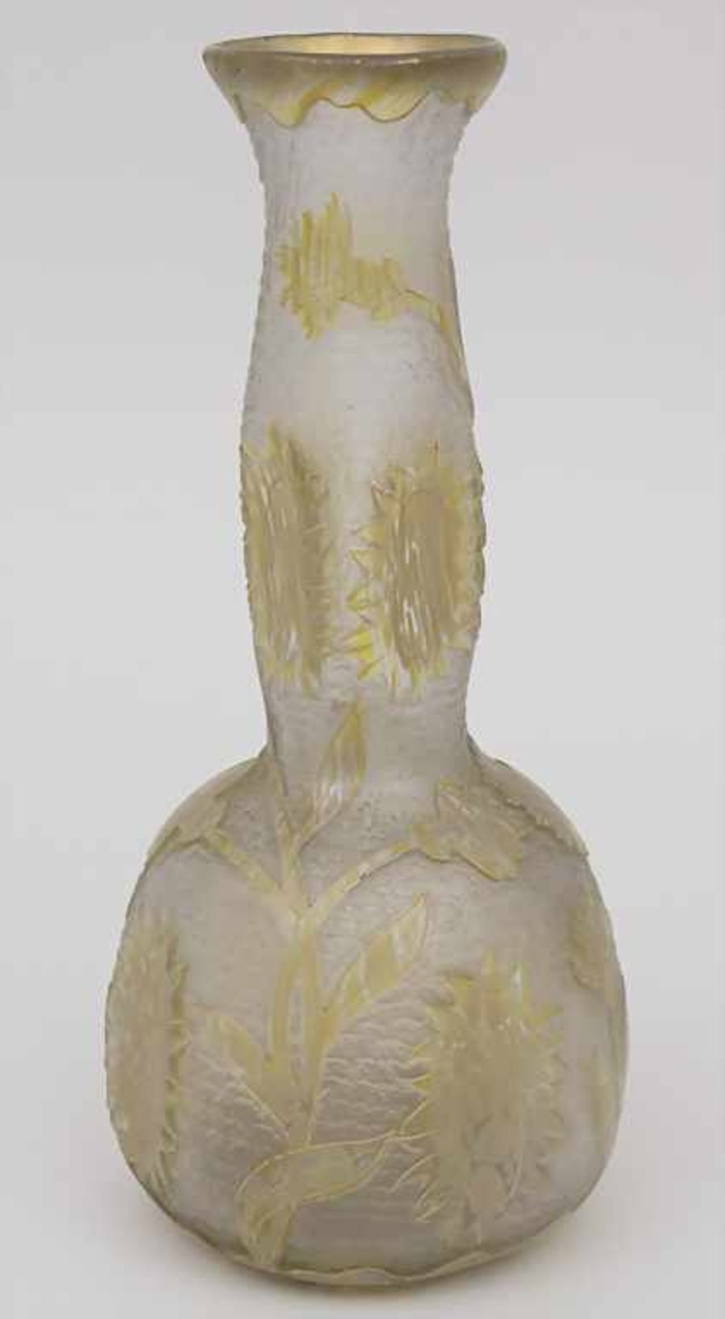 Langhalsvase / A long throat vase, Loetz Wwe., Böhmen, um 1900 Material: farbloses Glas,