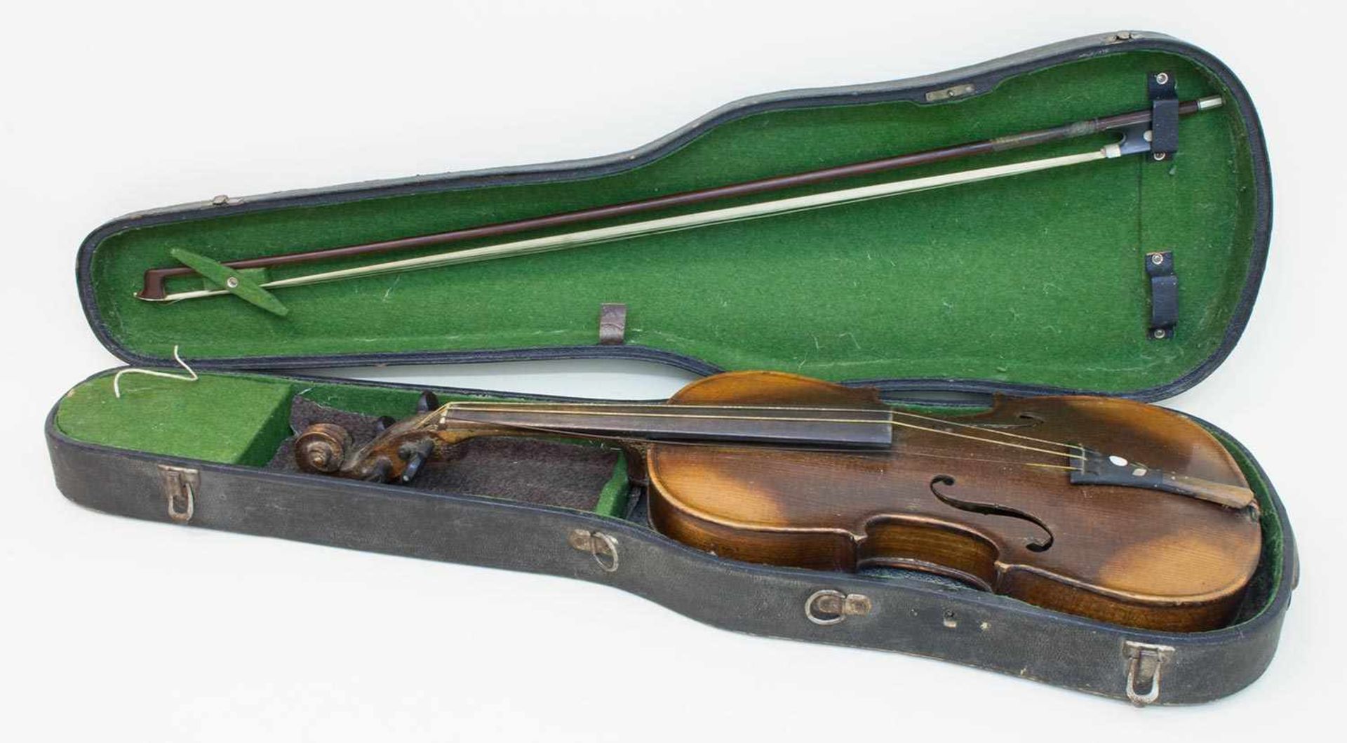 Violine um 1900, Copy of Stradivari - Made in Germany (alter Klebezettel), Ahornboden, mit Bogen und