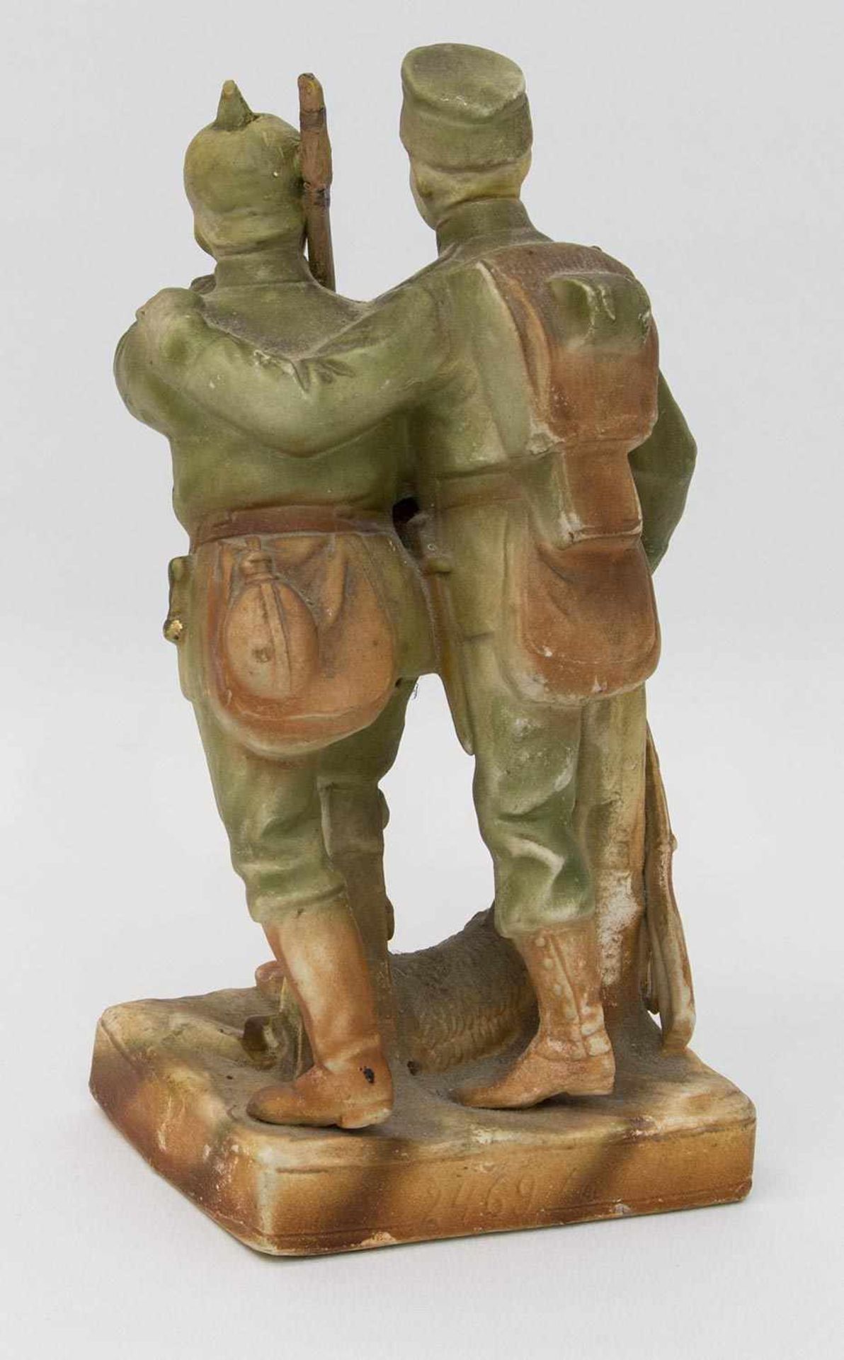 Porzellanfigur Bisquitporzellanfigur I. WK, deutscher u. österreichischer Soldat, auf der Plinthe  - Bild 2 aus 2