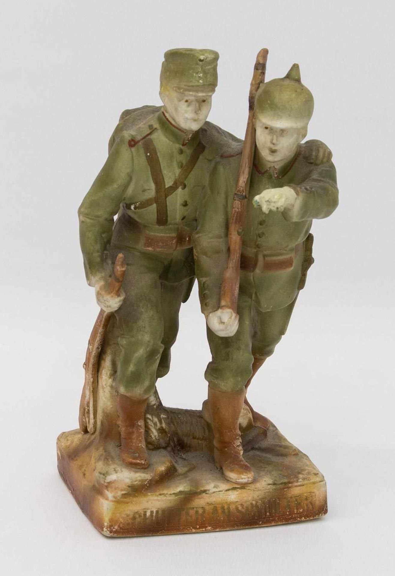 Porzellanfigur Bisquitporzellanfigur I. WK, deutscher u. österreichischer Soldat, auf der Plinthe 