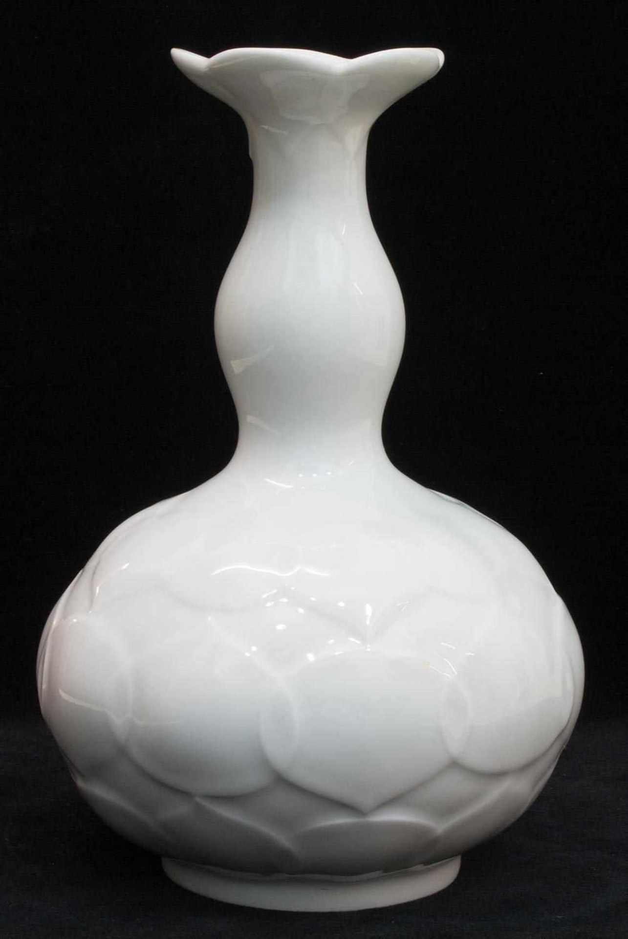 Vase Porzellanmanufaktur Meissen (Marke nach 1950), Weißporzellan mit strukturierter Wandung, H.