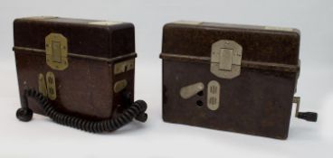 2 Feldtelefone III. Reich, Deutsche Wehrmacht, braunes Bakelithgehäuse