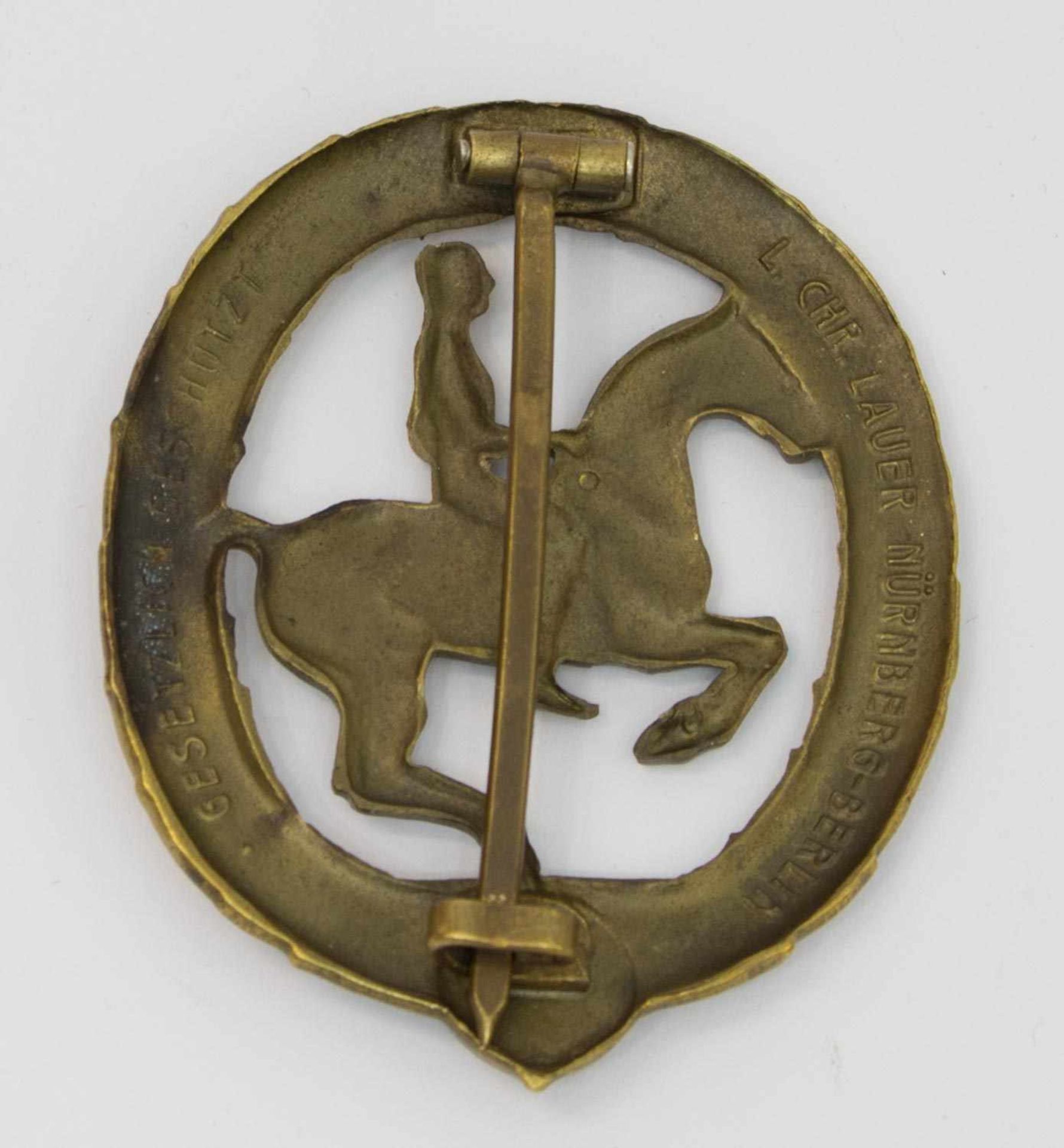 Deutsches Reiterabzeichen III. Reich, Klasse 3 in Bronze, Herst. L.Chr. Lauer Nürnberg-Berlin - Bild 2 aus 2