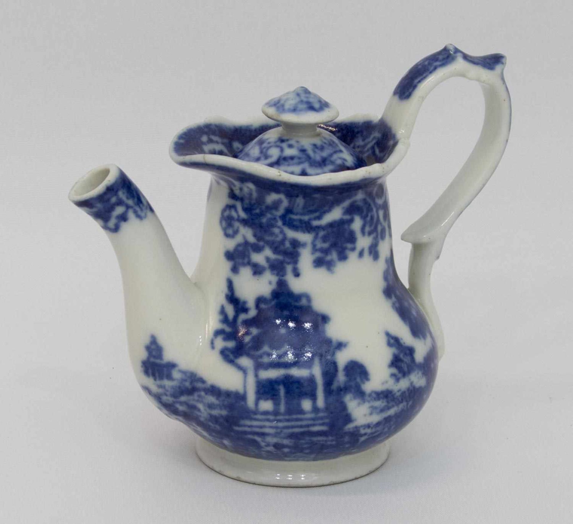 Teekännchen um 1880, Weißporzellan mit blauem chinesischen Dekor, H. 11 cm - Bild 2 aus 2