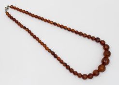 Kette facettiert geschliffene Perlen im Verlauf, Karabinerverschluß, L. 52 cm