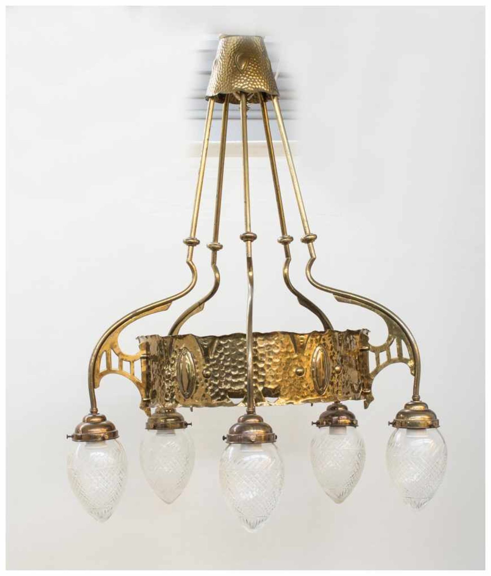 Jugendstil Deckenlampe um 1900, Messing getrieben mit schöner Jugendstilornamentik, 5 flammig mit