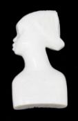 Frauenplastik Ende 19. Jh., Elfenbein mit handgeschnittenem halbplastischem Frauenporträt, L. 8 cm