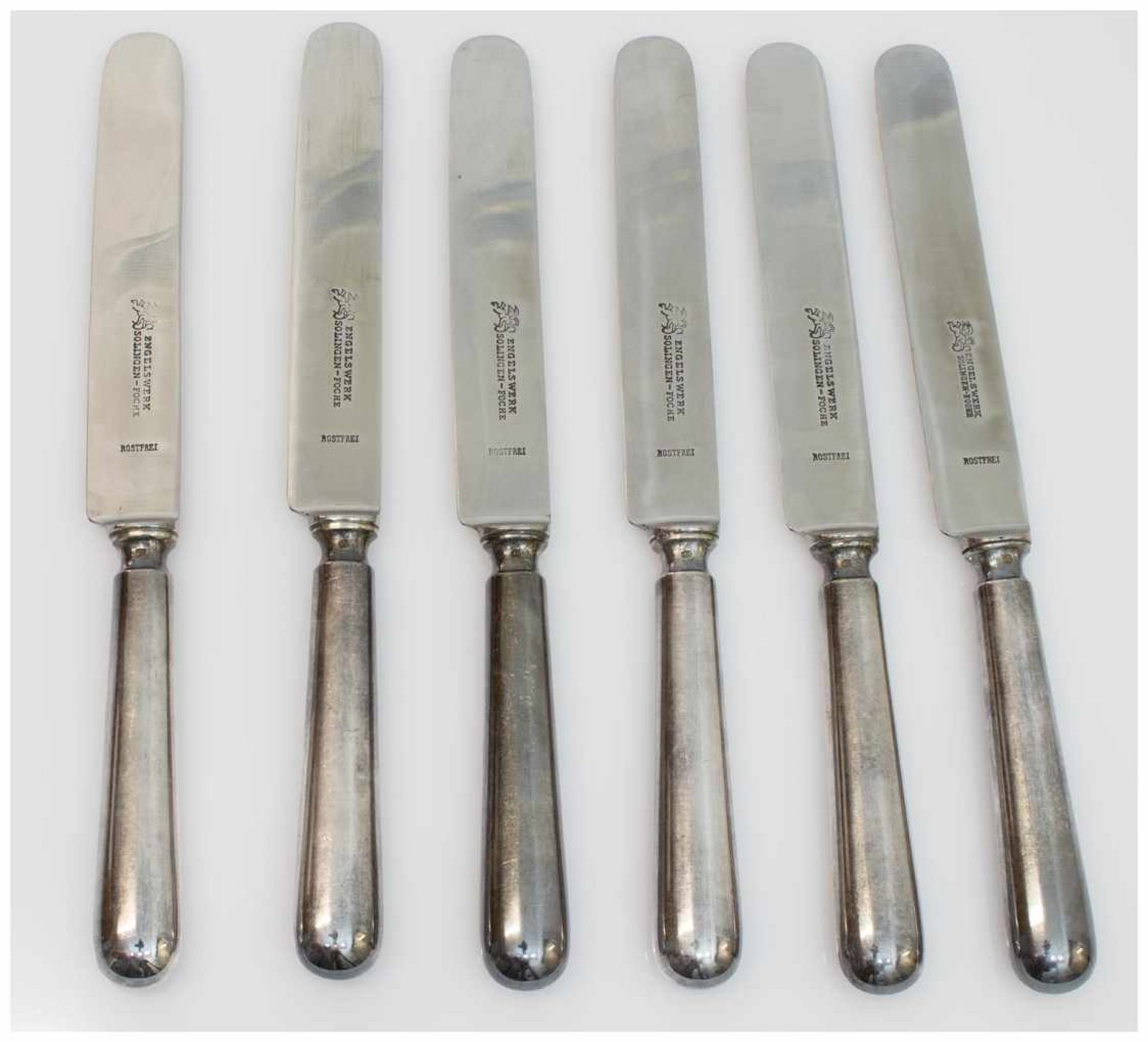 6 Frühstücksmesser breite Klinge, Herst. Engelswerk Solingen Fouche, versilberter Griff, L. 25 cm,