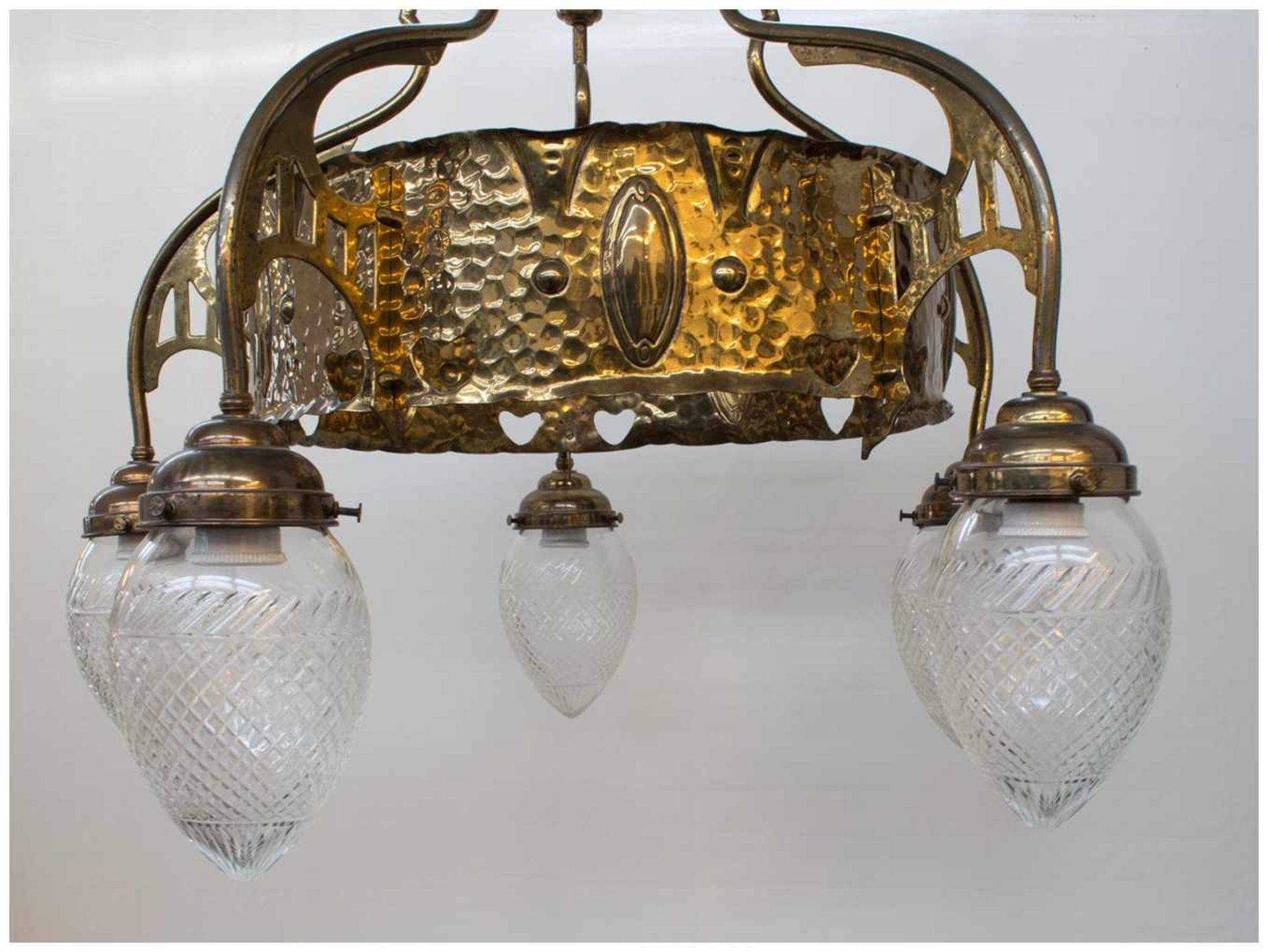 Jugendstil Deckenlampe um 1900, Messing getrieben mit schöner Jugendstilornamentik, 5 flammig mit - Bild 2 aus 2